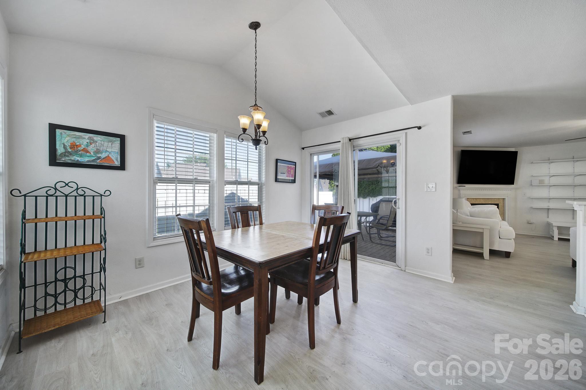 4041 Abbotsbury Drive Property Photo 15