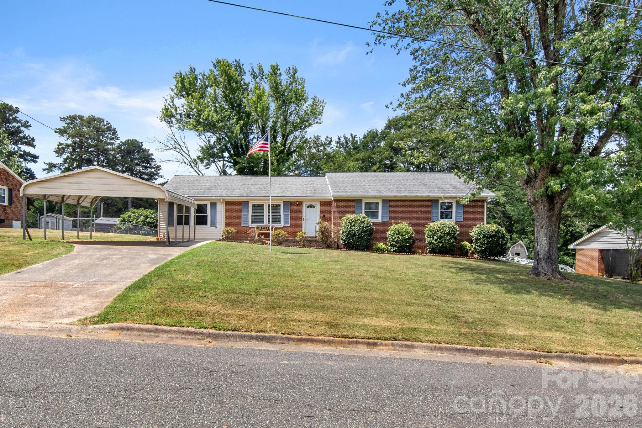 307 Somerset Drive Property Photo 1