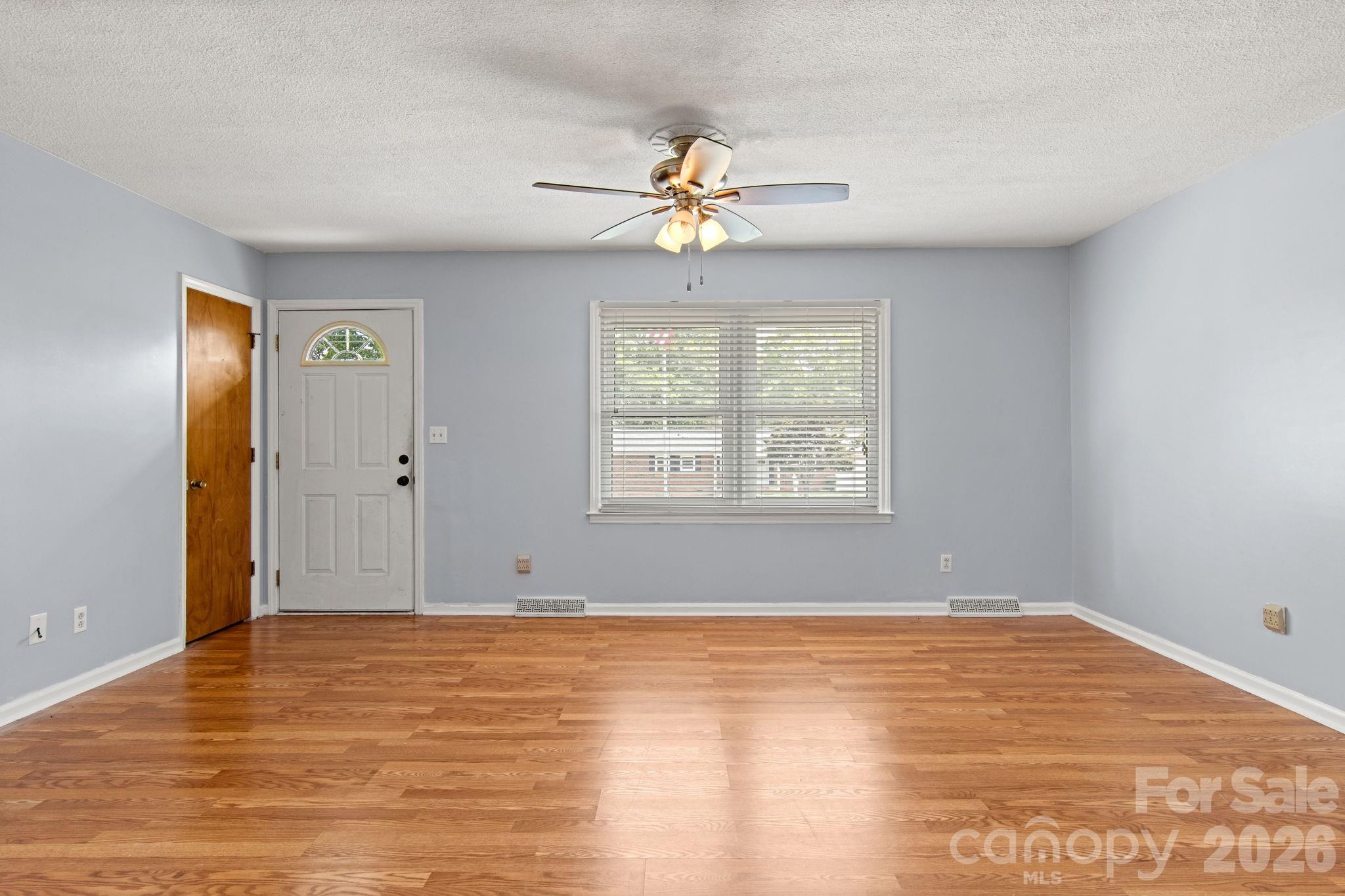307 Somerset Drive Property Photo 4