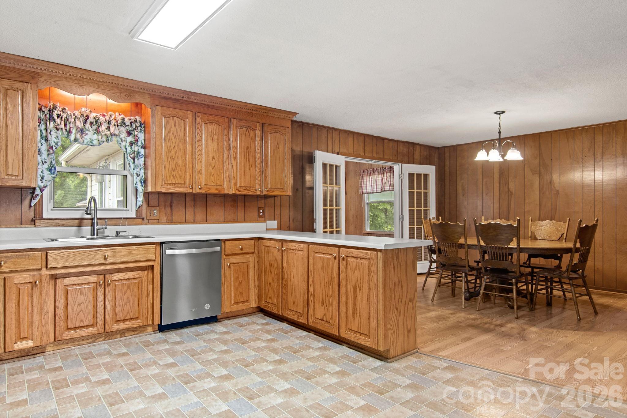 307 Somerset Drive Property Photo 8