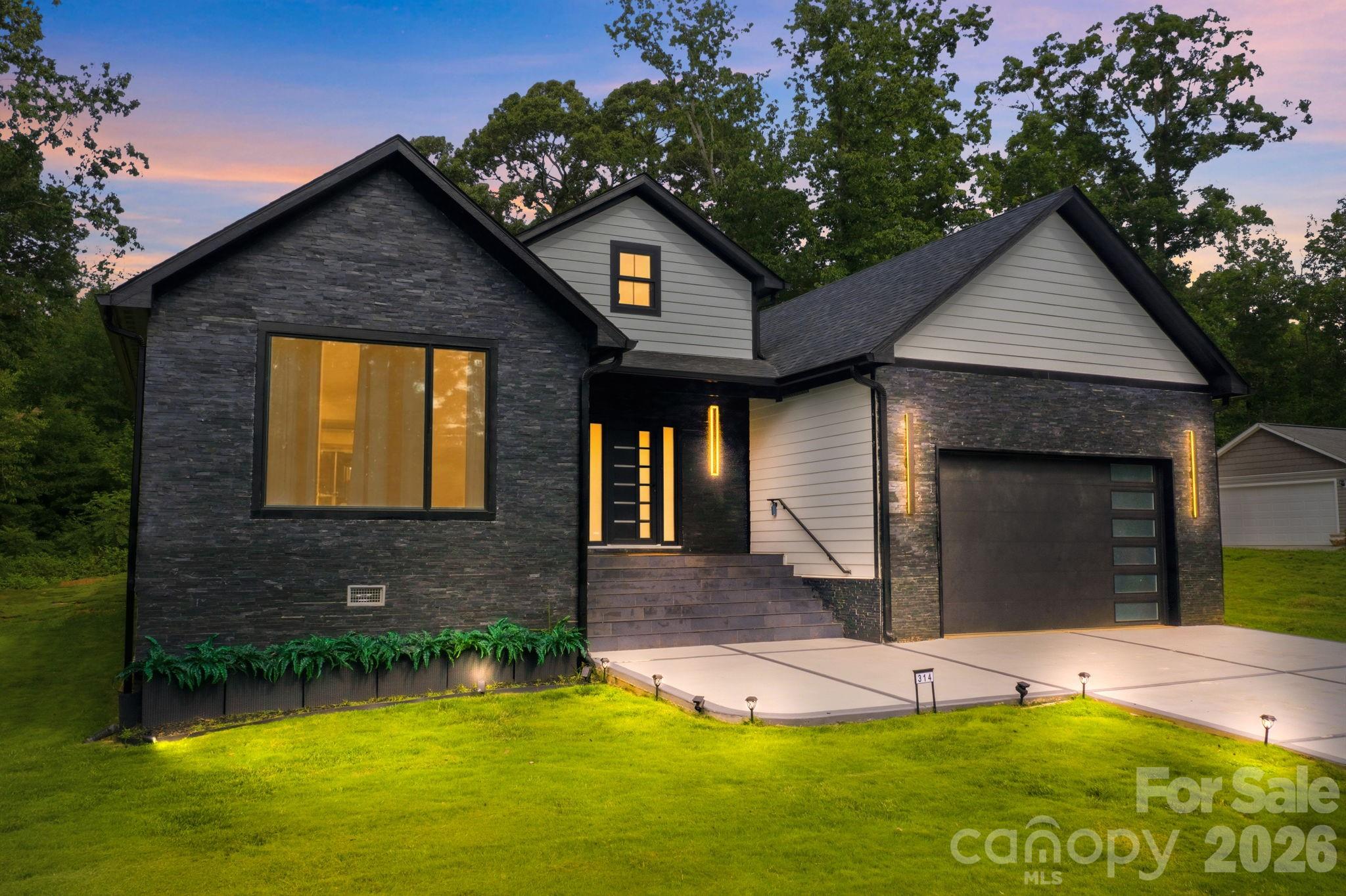 314 Oak Knoll Property Photo 1