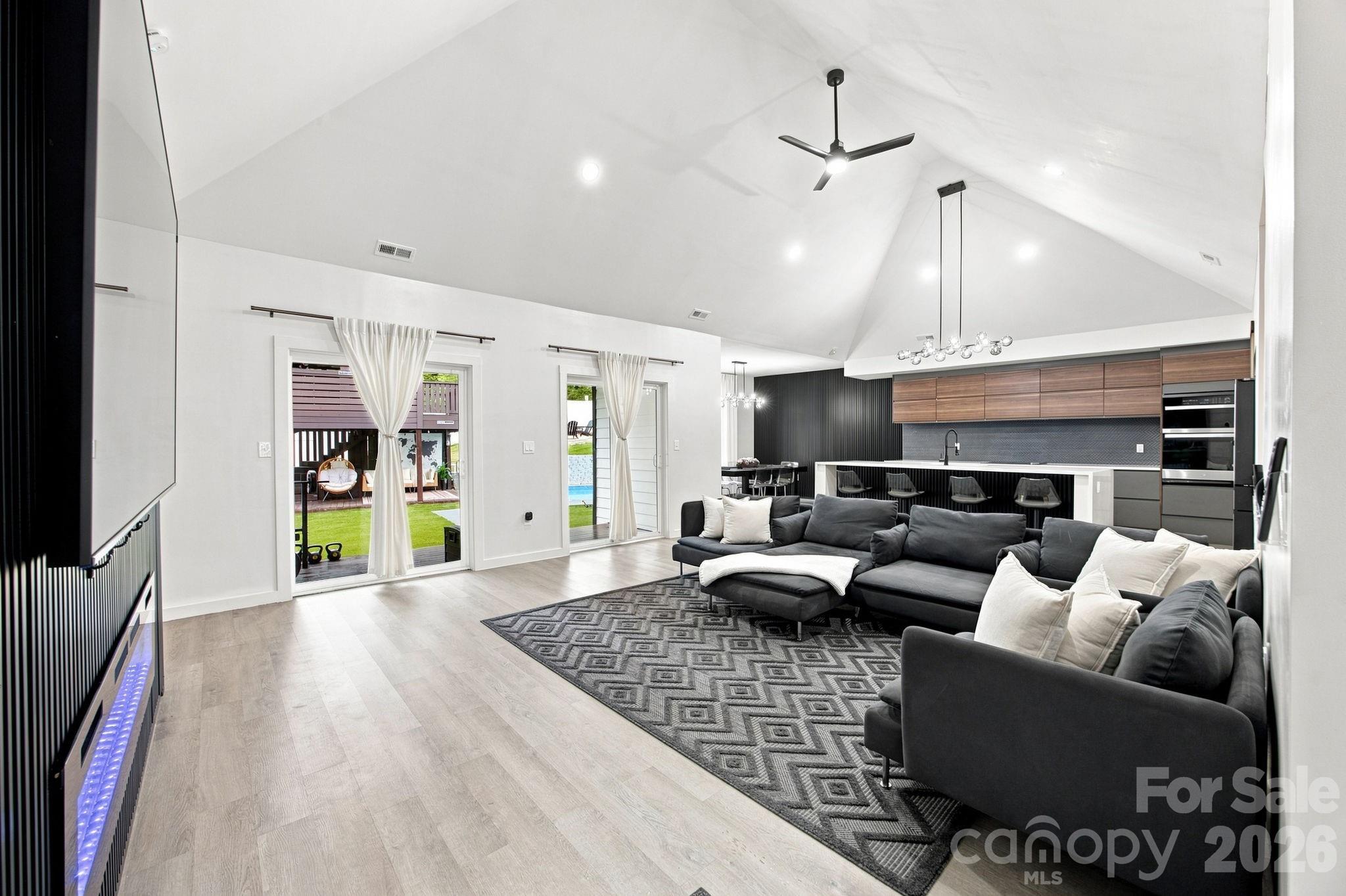 314 Oak Knoll Property Photo 4