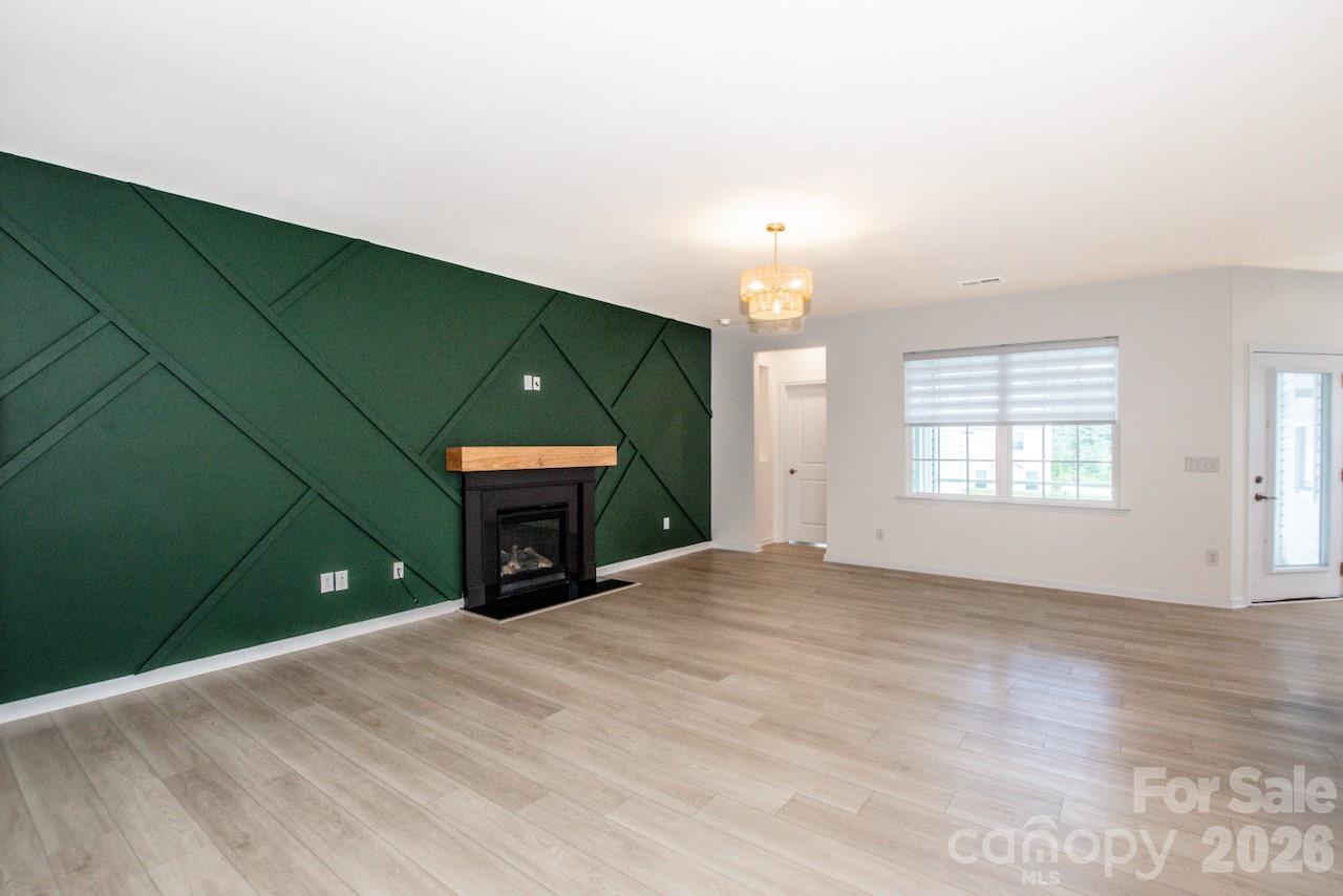 5623 Newton Way Property Photo 4