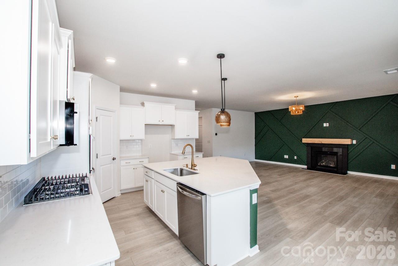 5623 Newton Way Property Photo 8