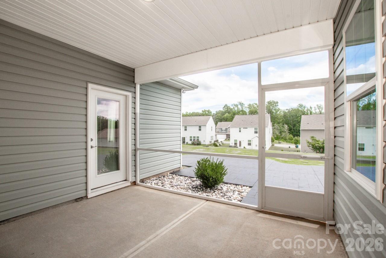 5623 Newton Way Property Photo 10