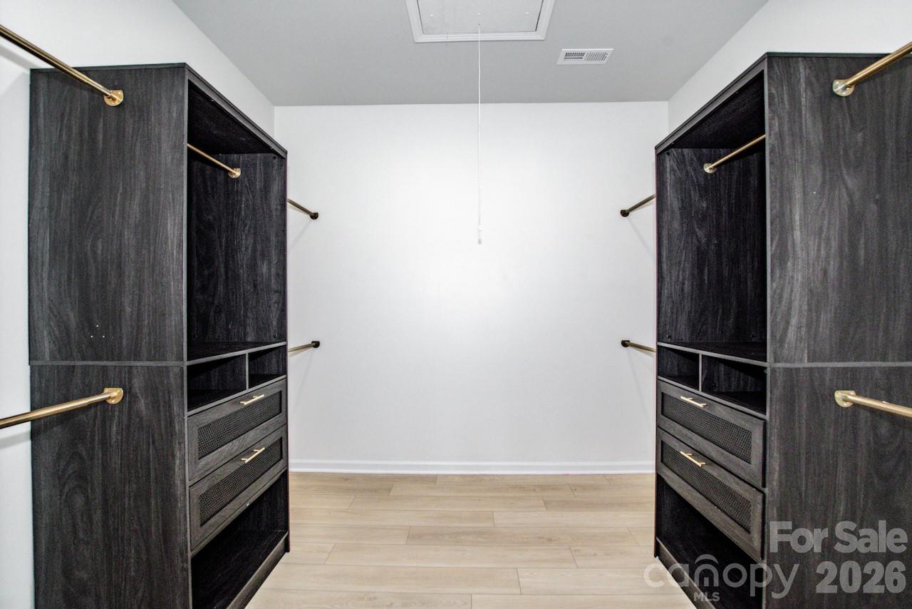 5623 Newton Way Property Photo 15
