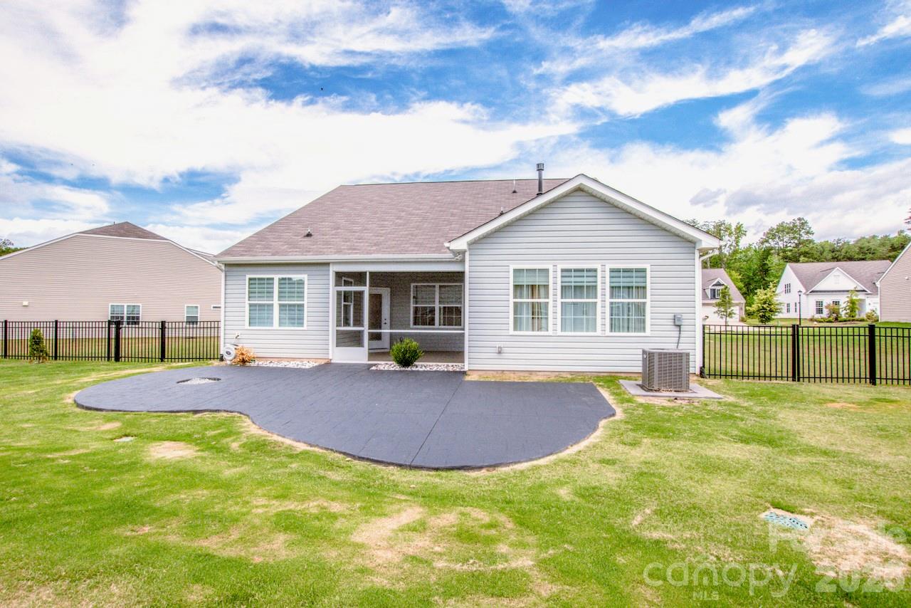 5623 Newton Way Property Photo 21