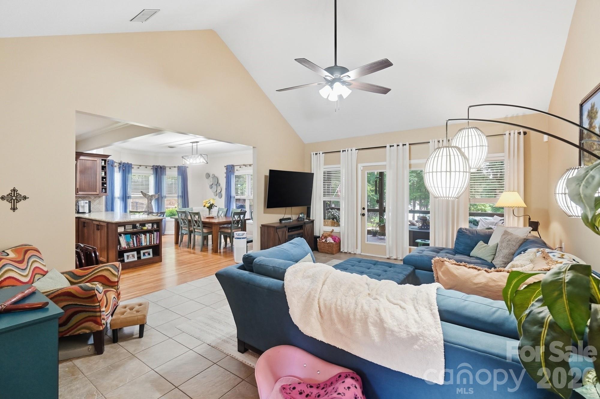 2055 Tiger Paw Lane Property Photo 5