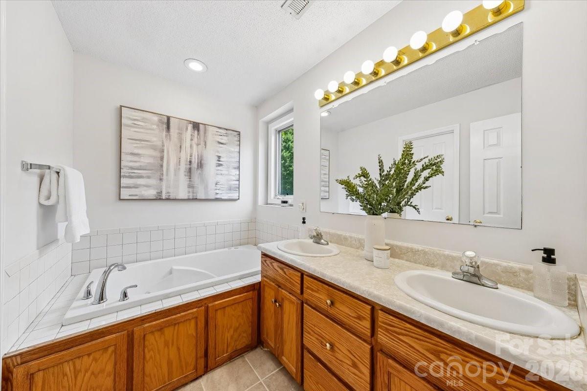 508 Watergate Circle Property Photo 29