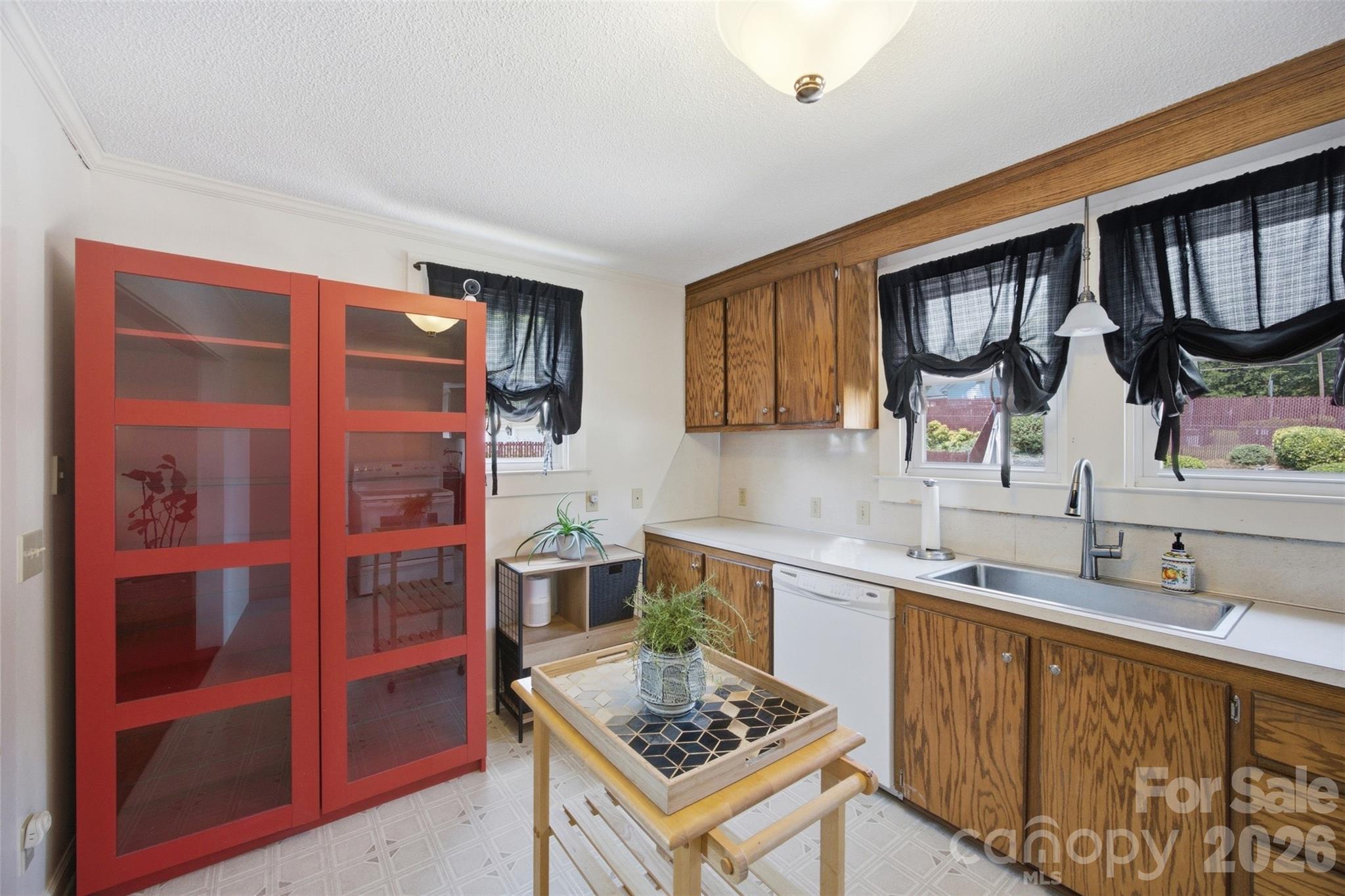 114 York Avenue Property Photo 25