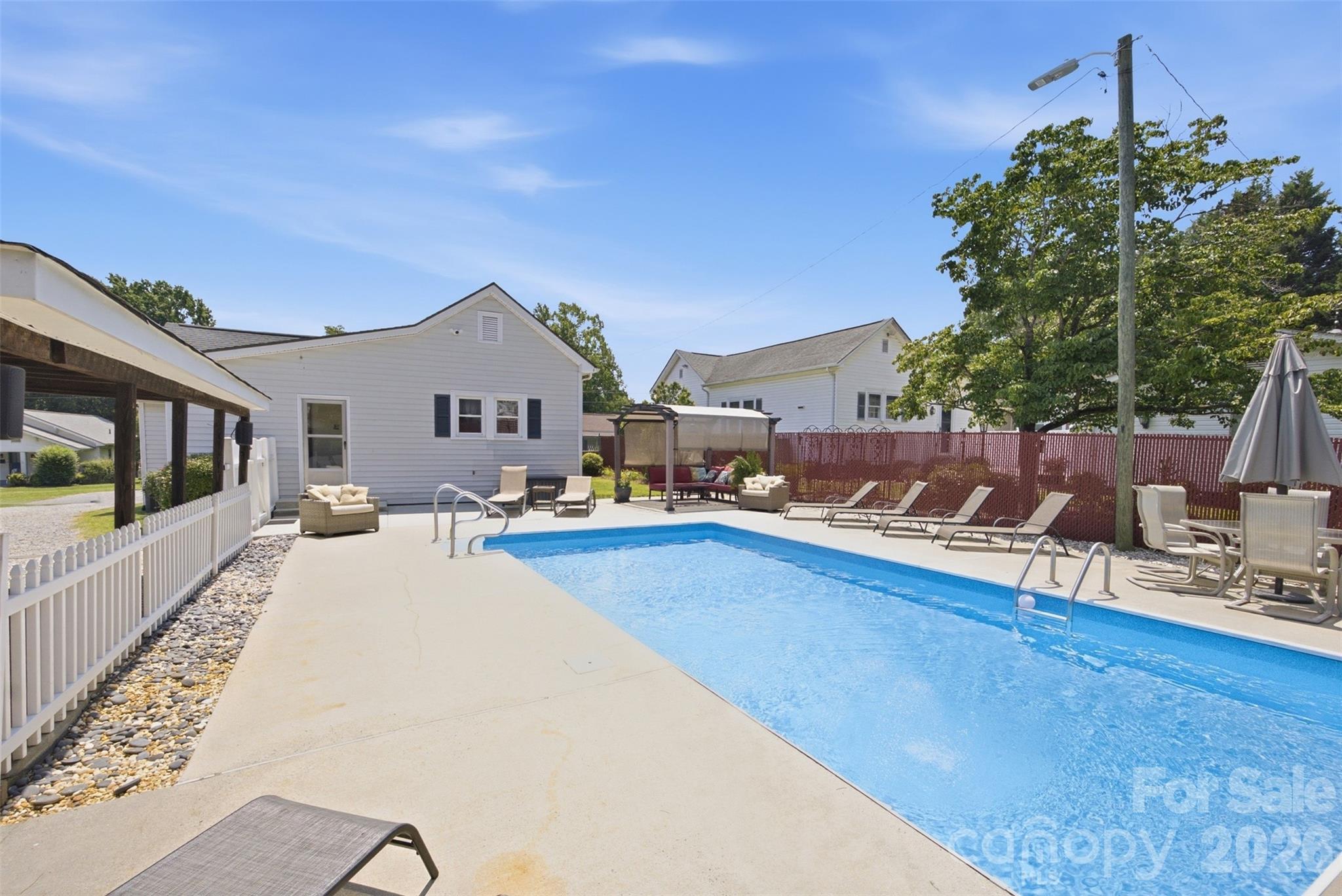 114 York Avenue Property Photo 35