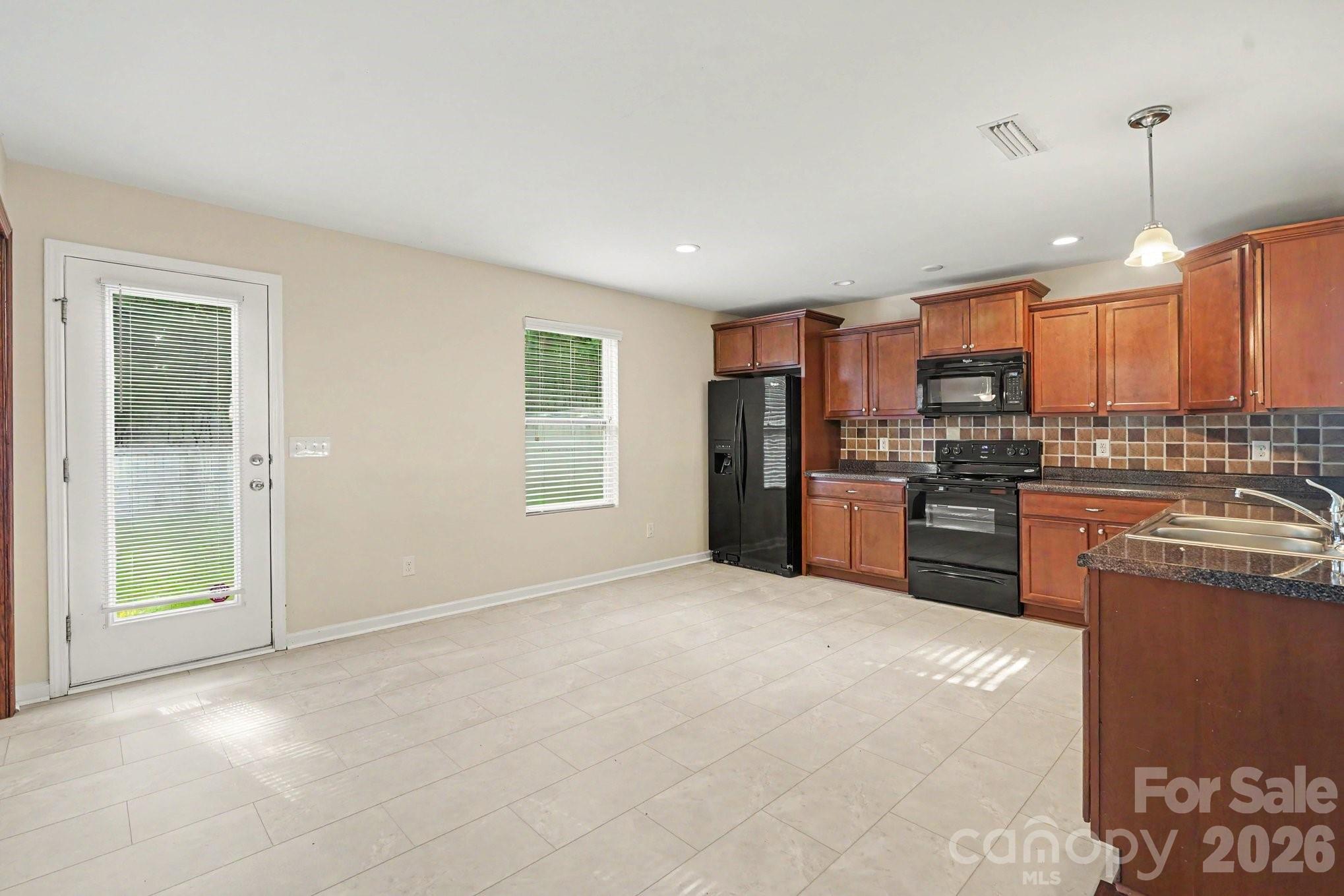 1118 Manston Place Property Photo 5