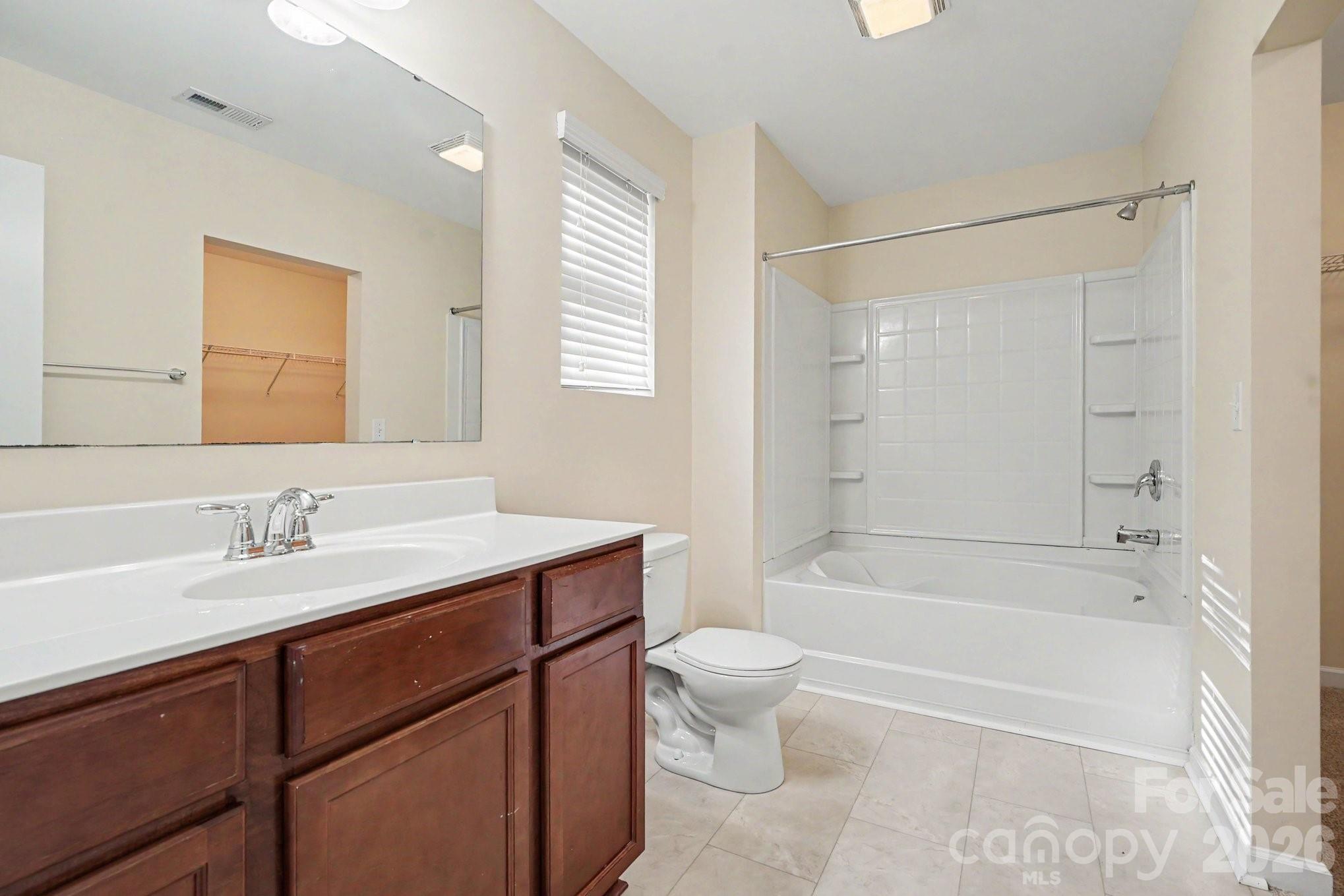 1118 Manston Place Property Photo 9