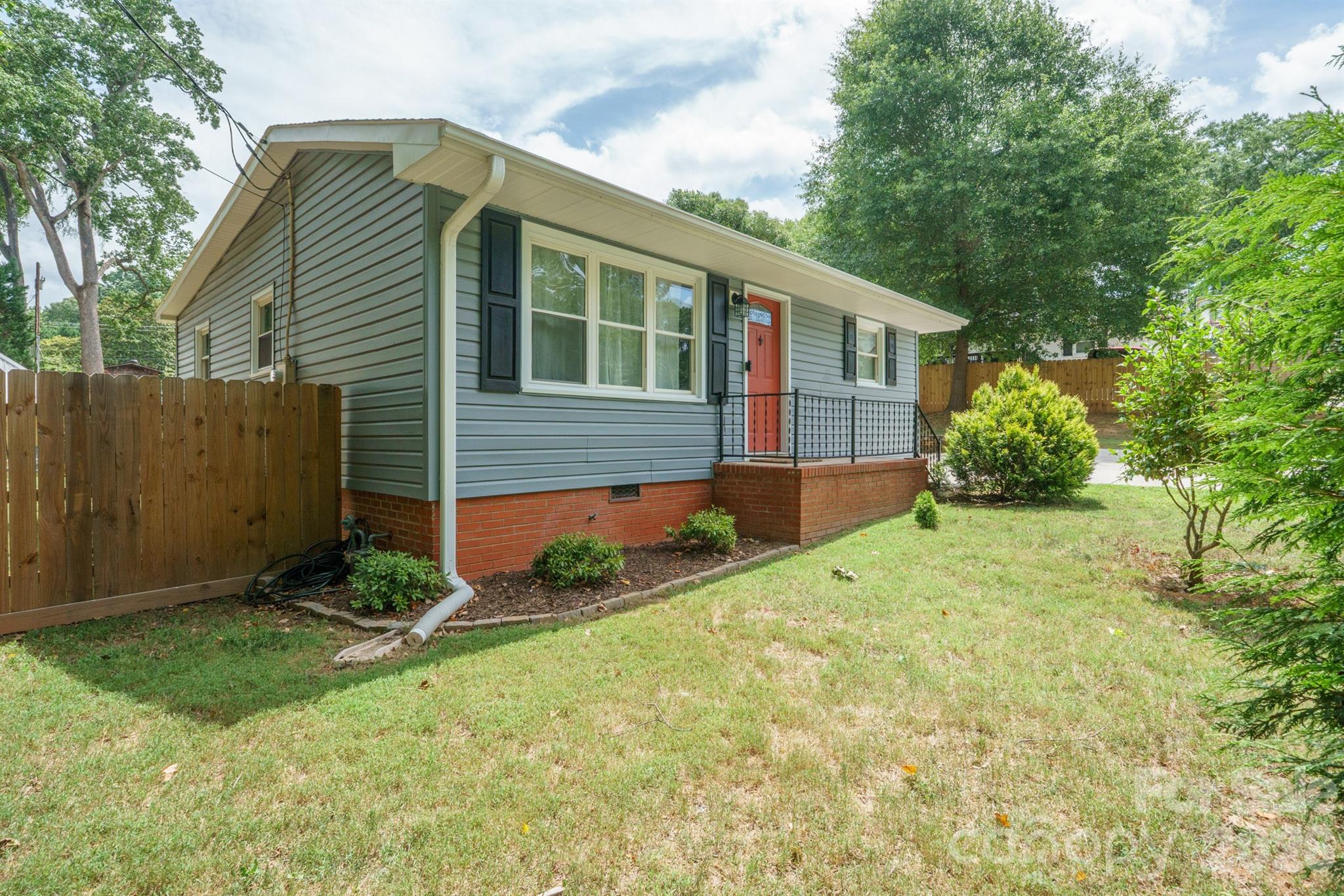 200 Point Circle Property Photo 1
