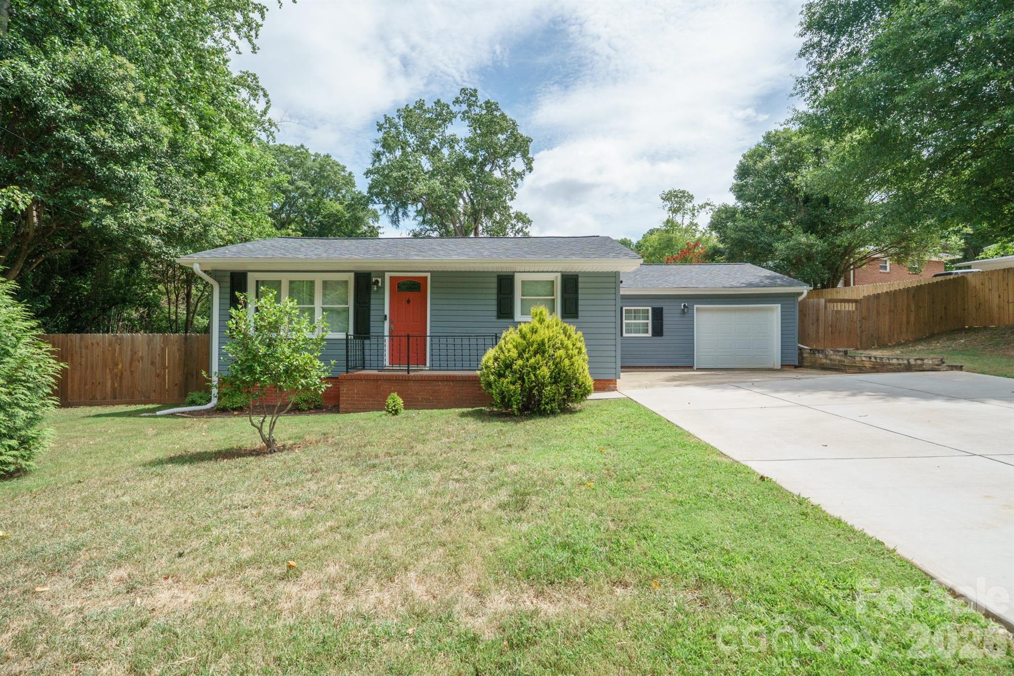 200 Point Circle Property Photo 2
