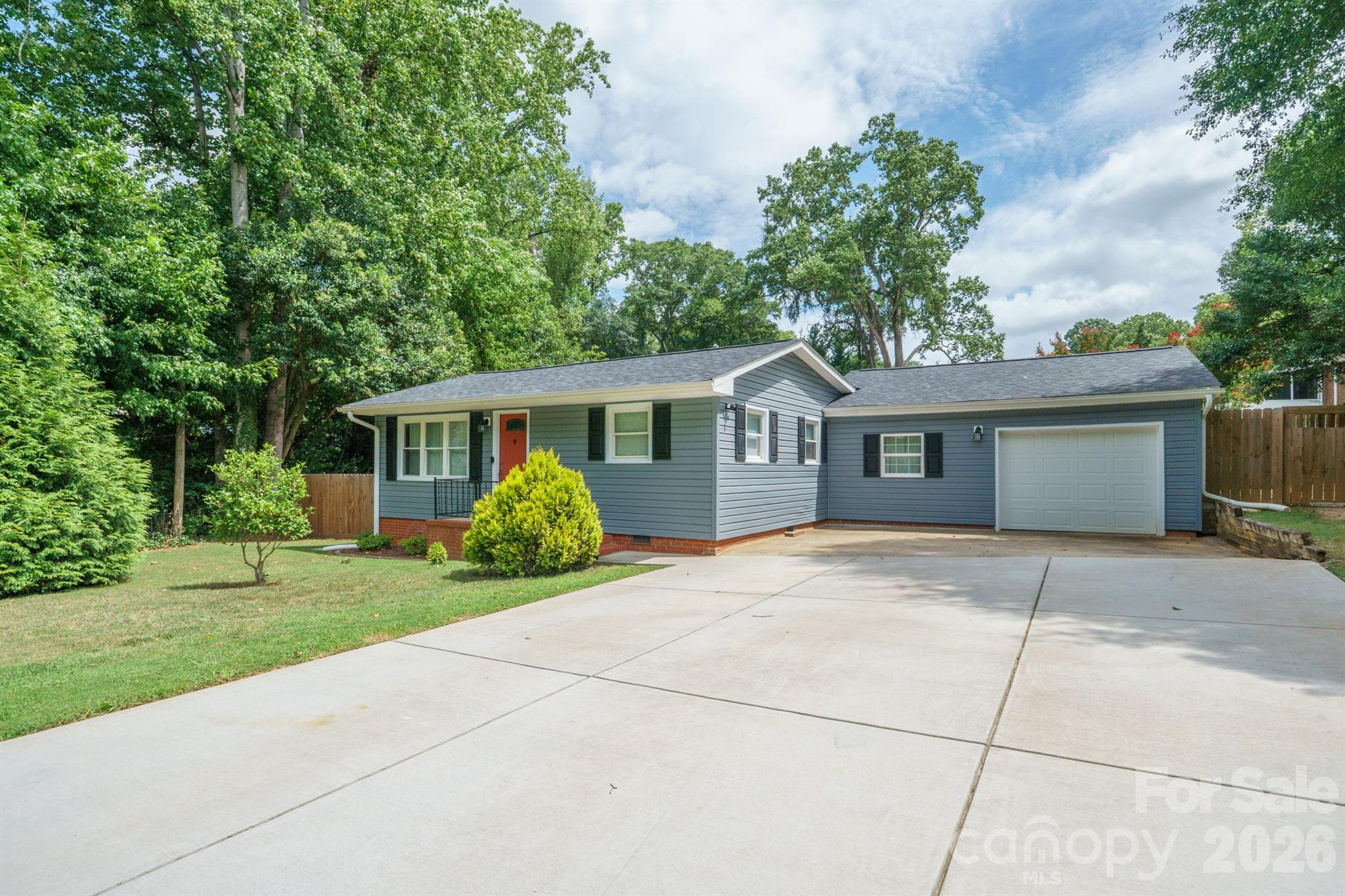 200 Point Circle Property Photo 3