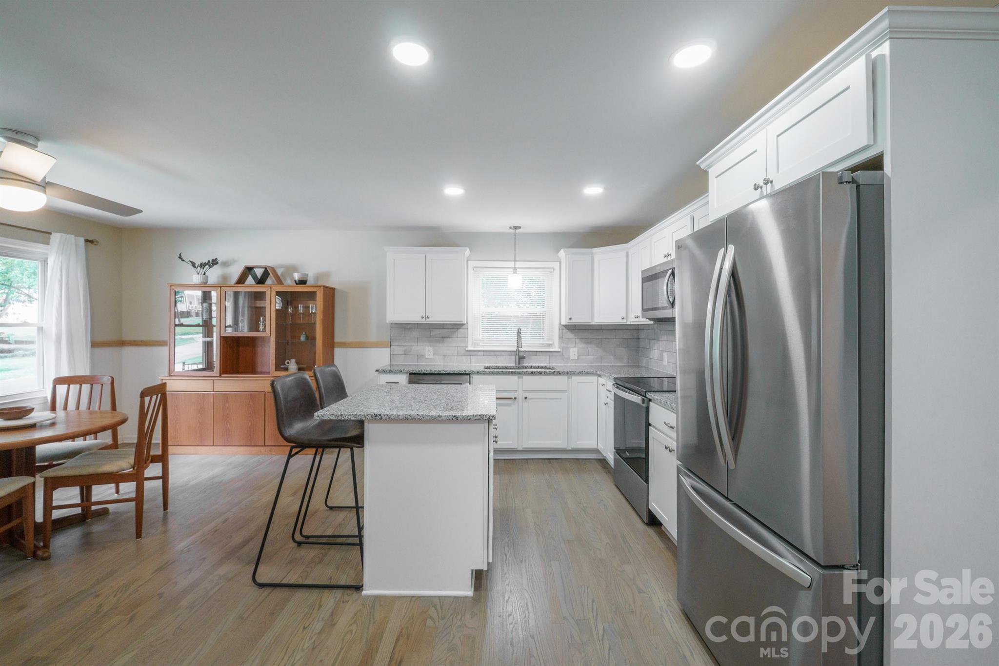 200 Point Circle Property Photo 6