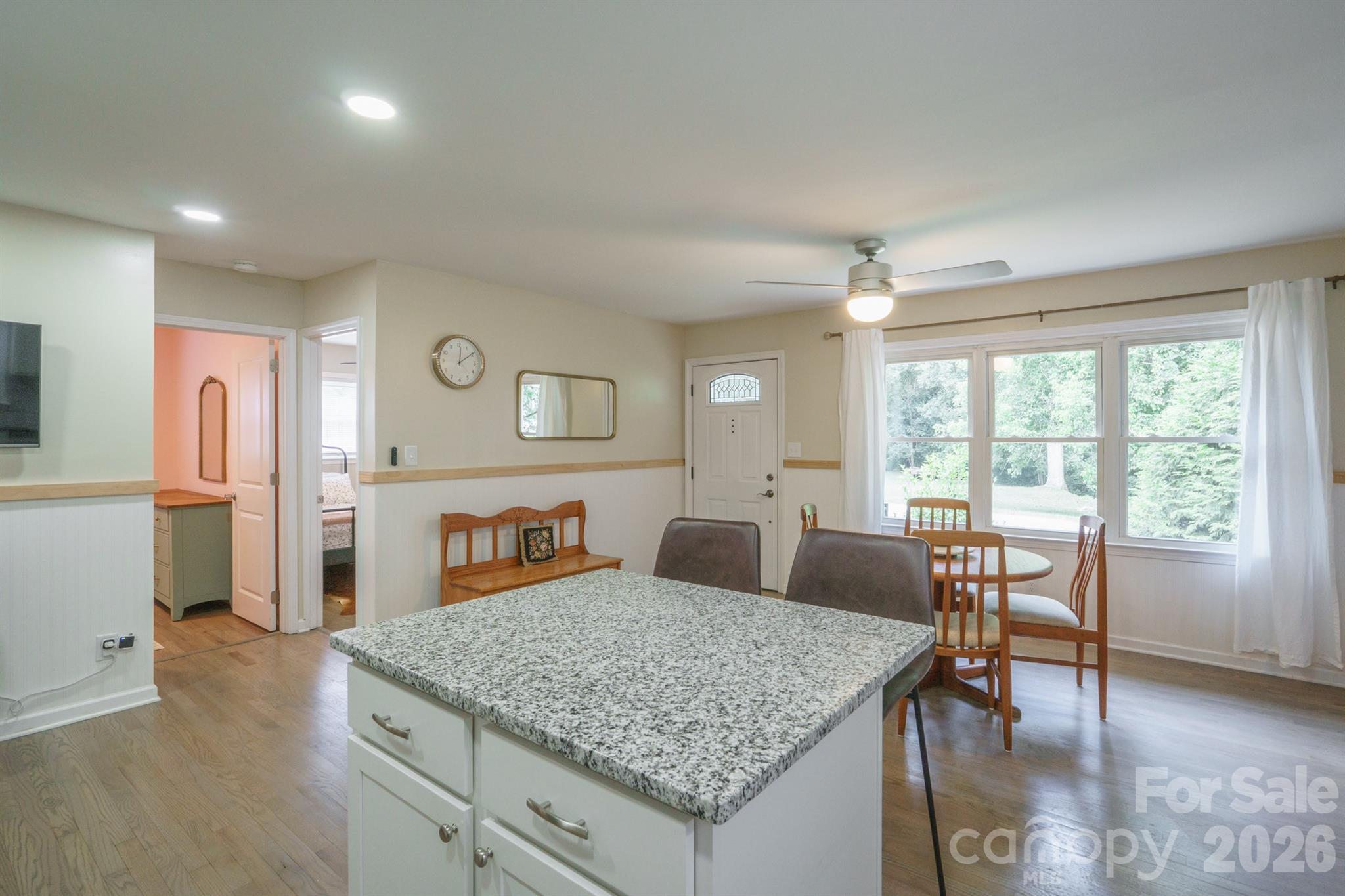 200 Point Circle Property Photo 7