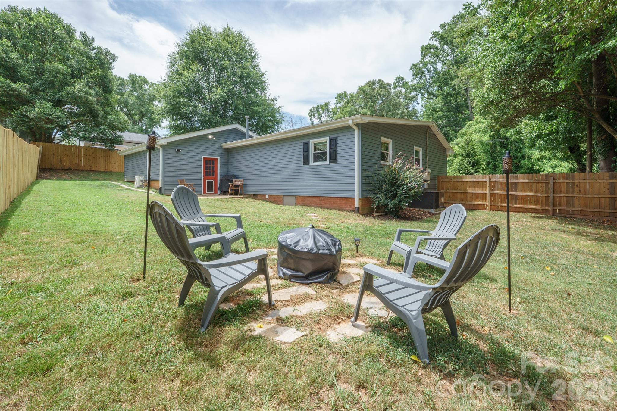 200 Point Circle Property Photo 25