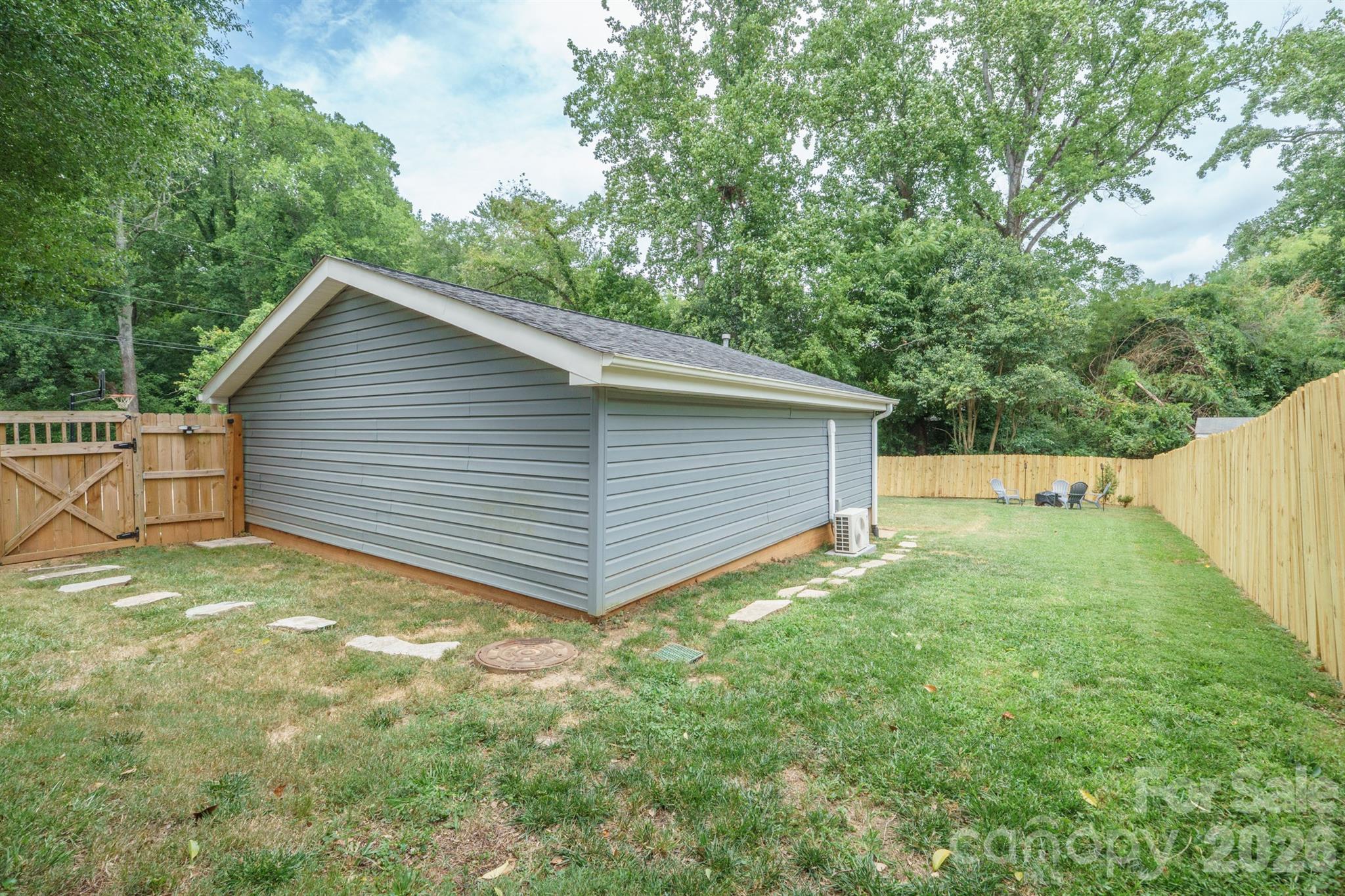 200 Point Circle Property Photo 26