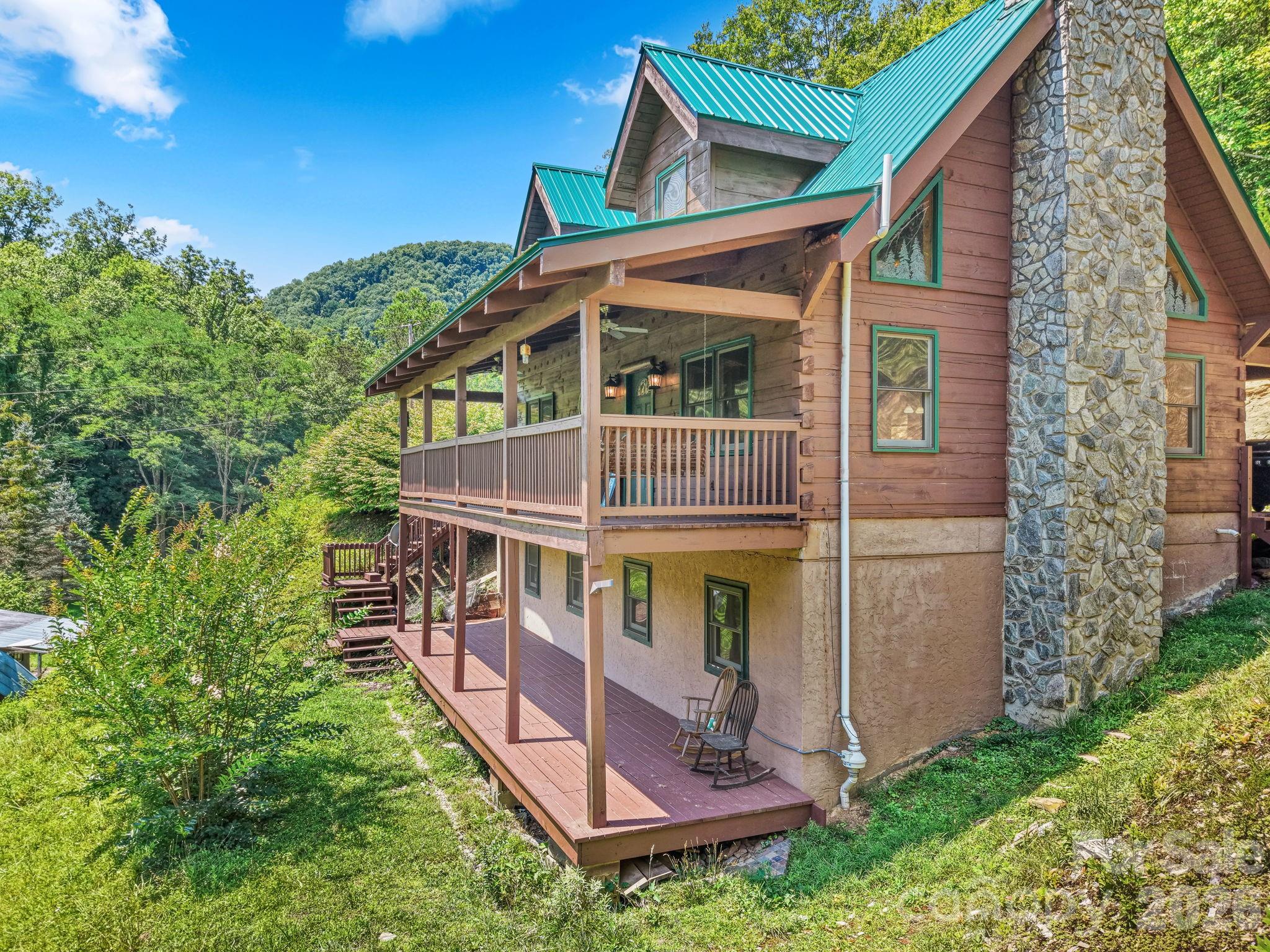 2560 Round Hill Road Property Photo 1