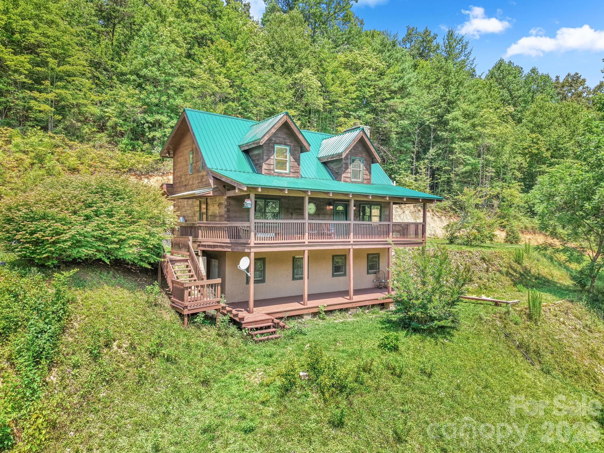 2560 Round Hill Road Property Photo 2
