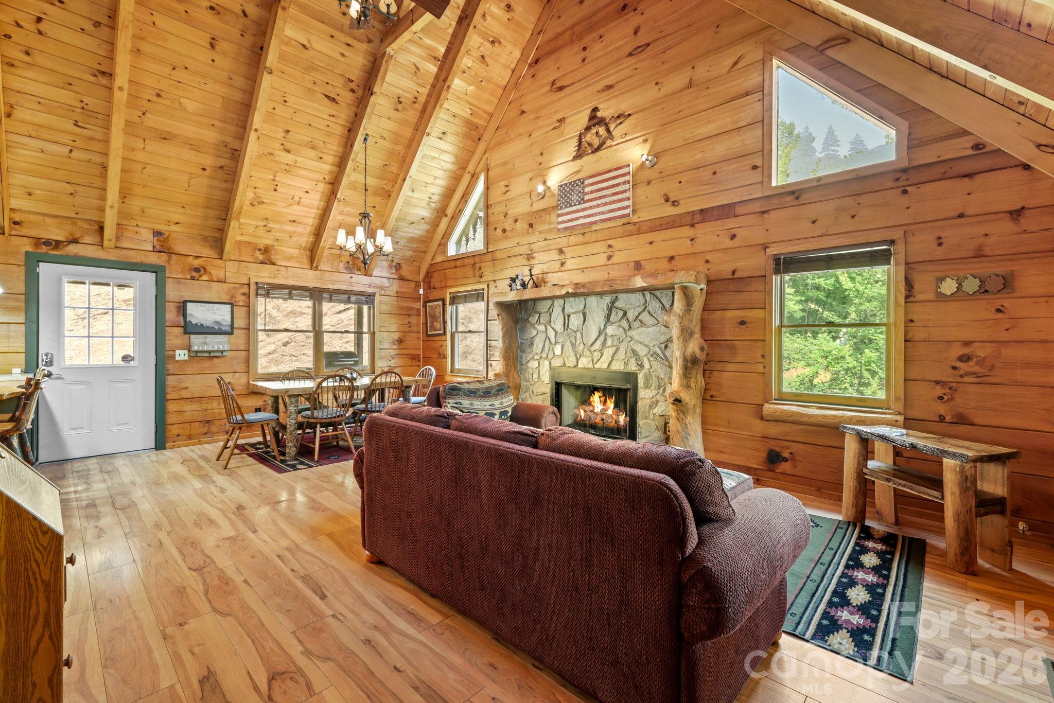 2560 Round Hill Road Property Photo 5
