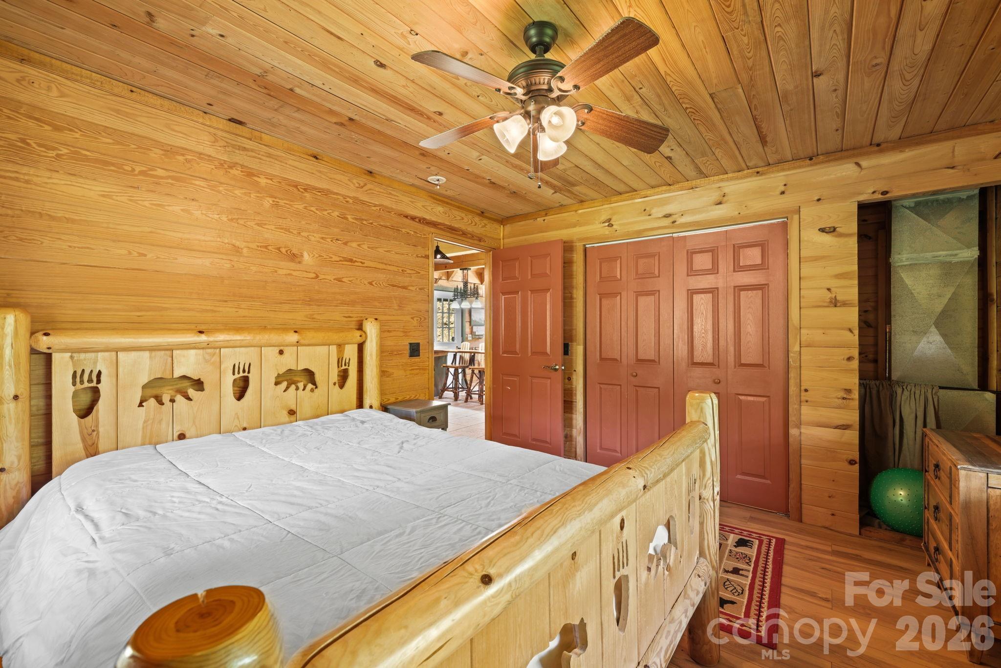 2560 Round Hill Road Property Photo 15