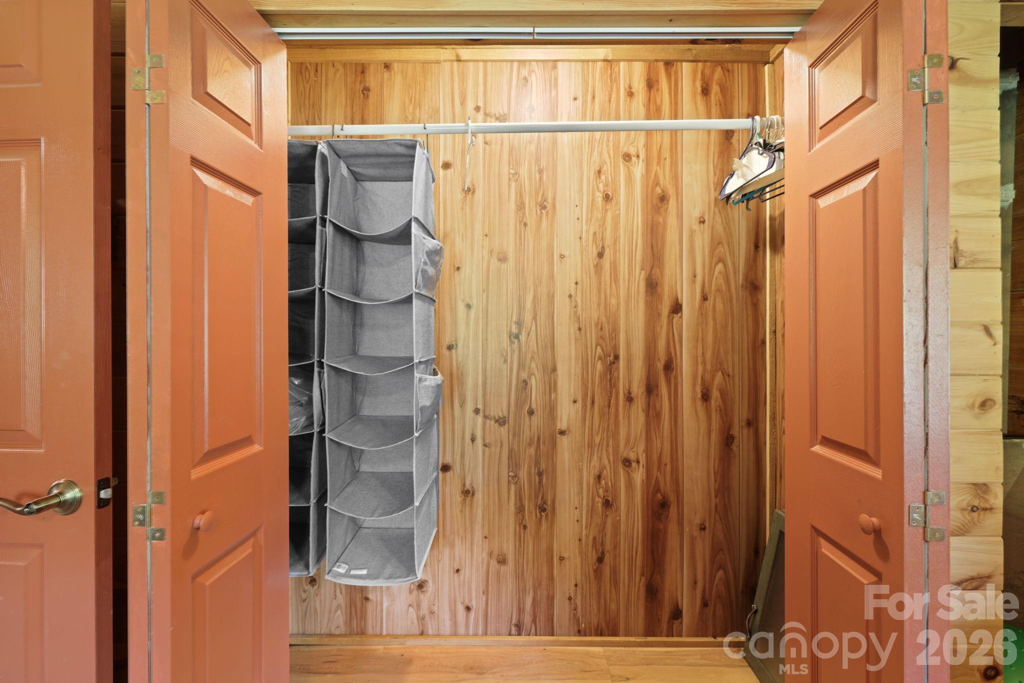 2560 Round Hill Road Property Photo 16