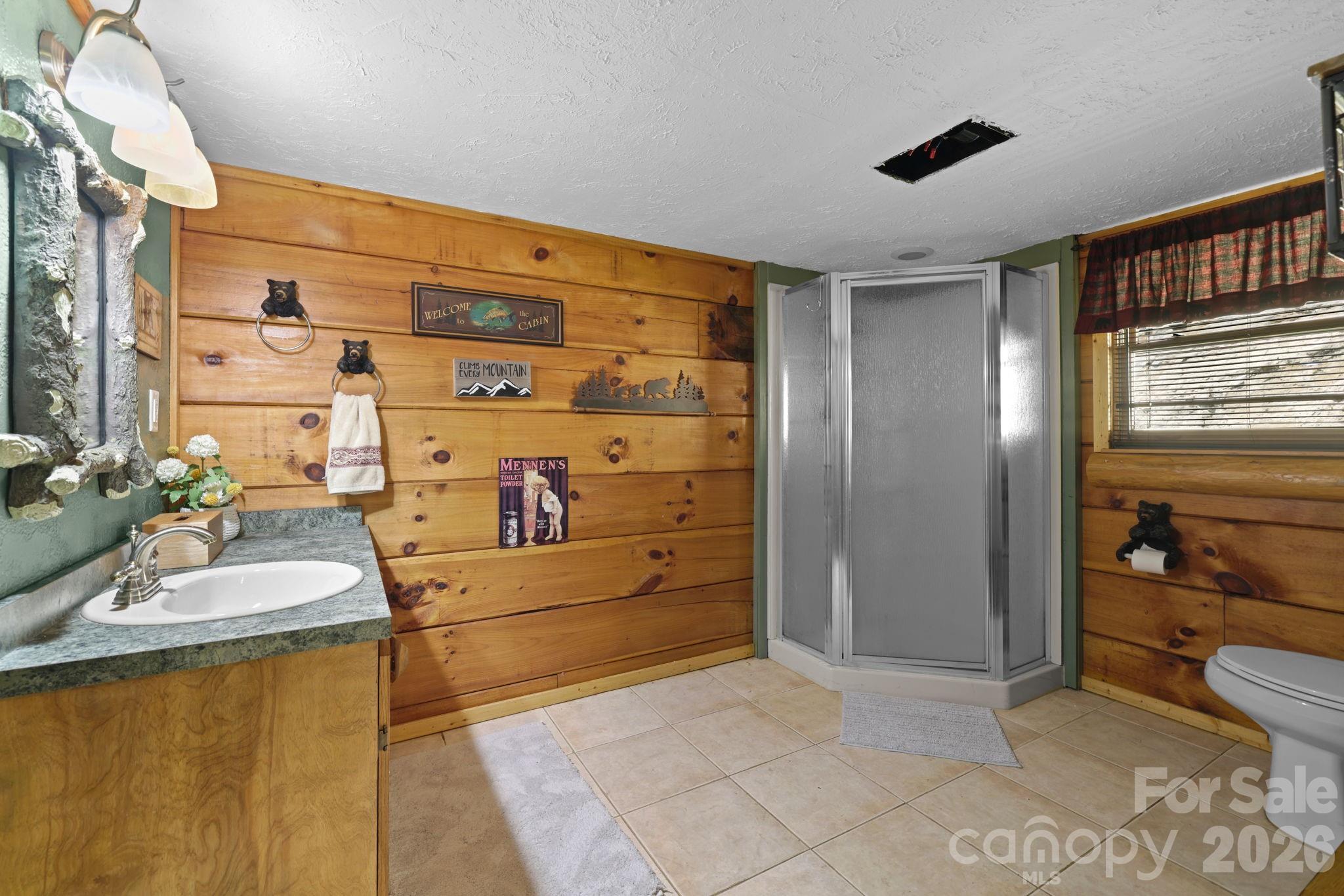 2560 Round Hill Road Property Photo 17