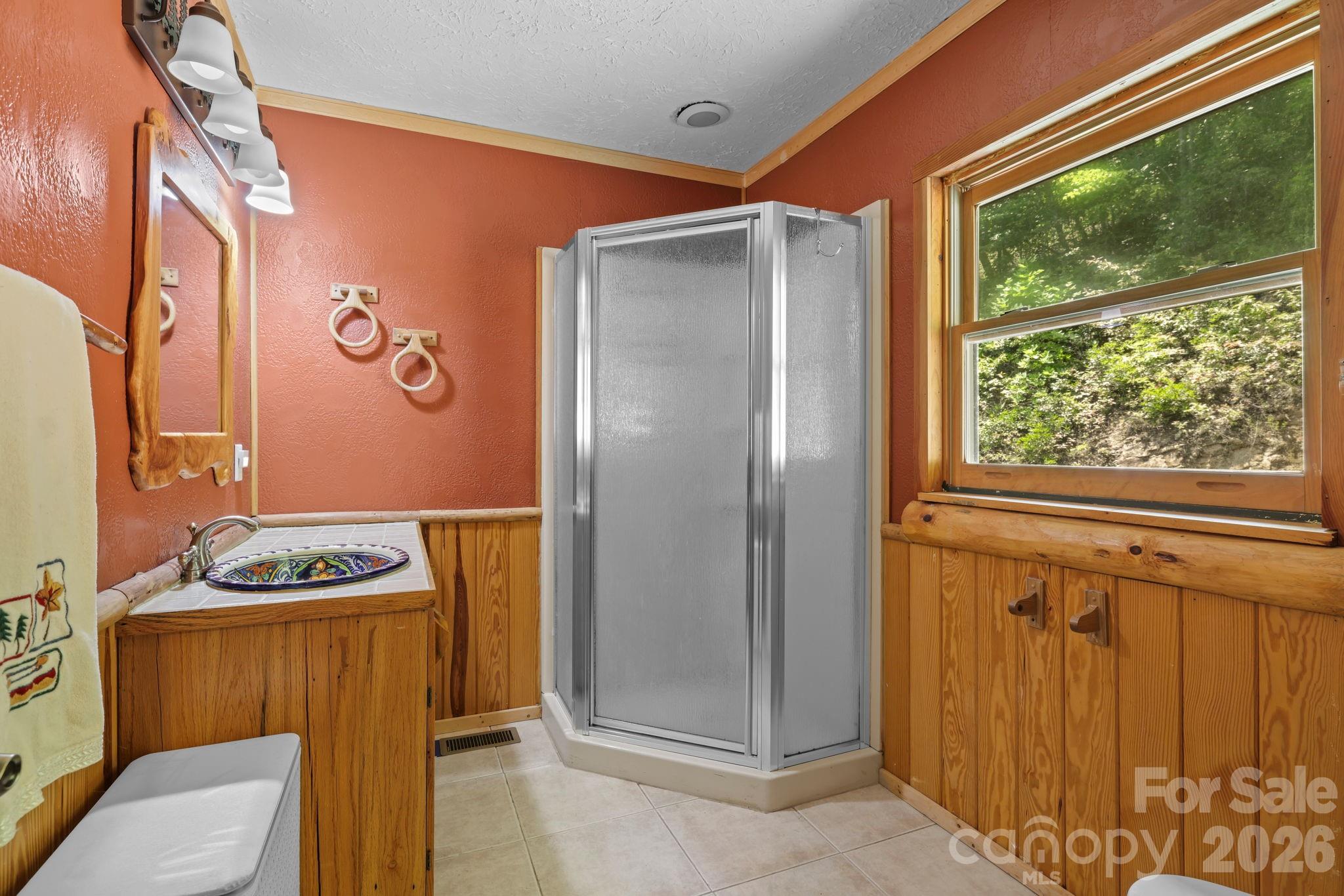 2560 Round Hill Road Property Photo 23