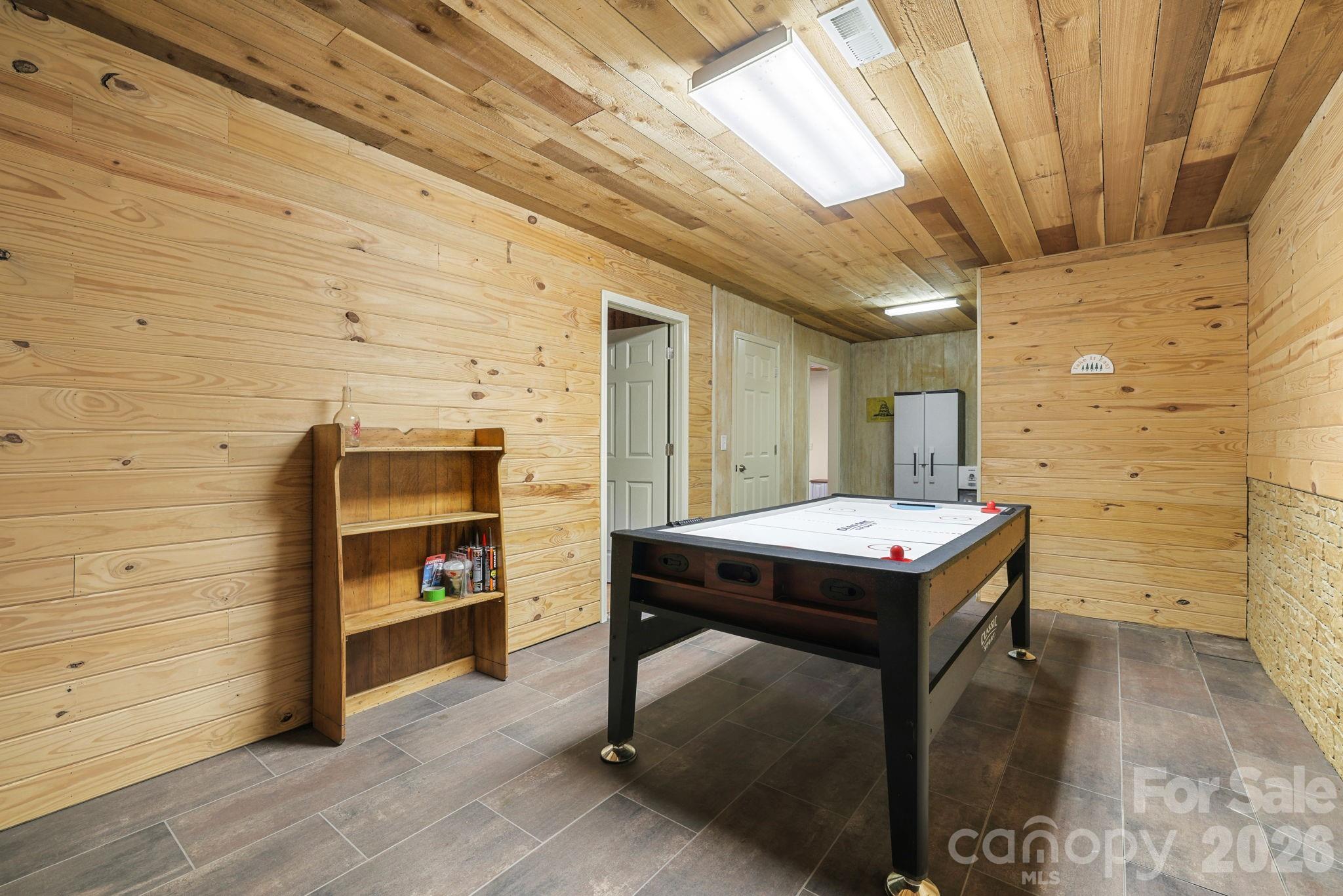 2560 Round Hill Road Property Photo 29