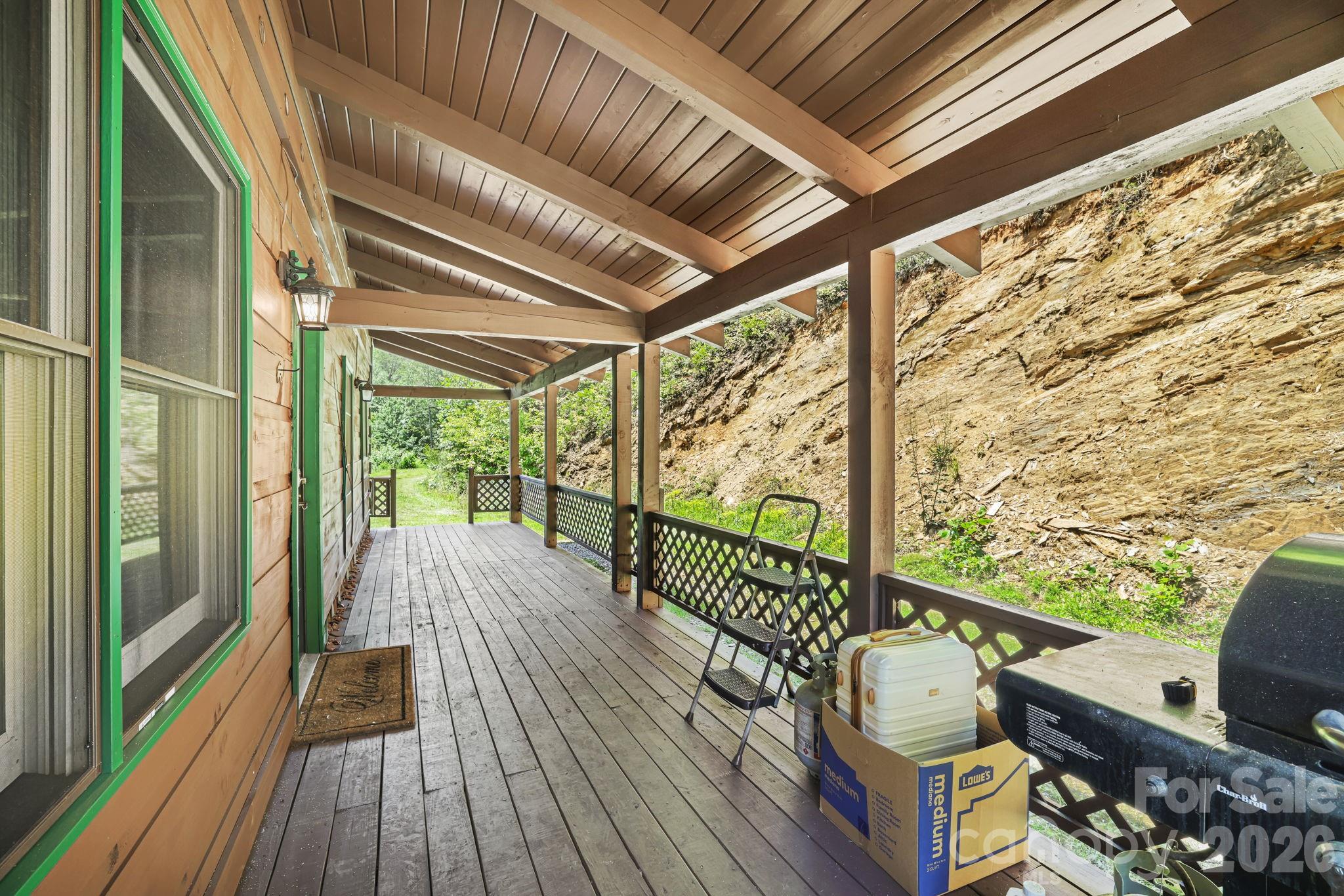 2560 Round Hill Road Property Photo 34