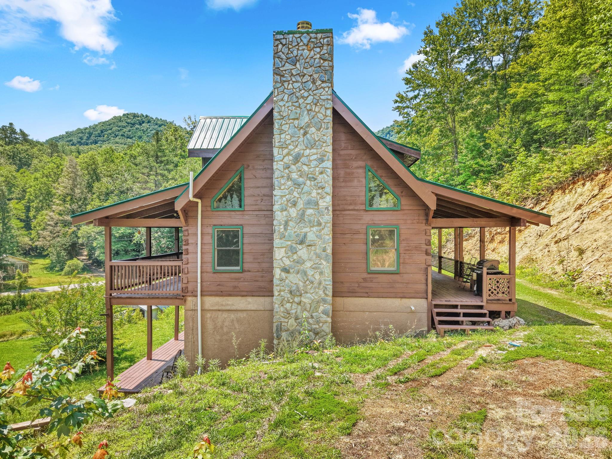 2560 Round Hill Road Property Photo 38