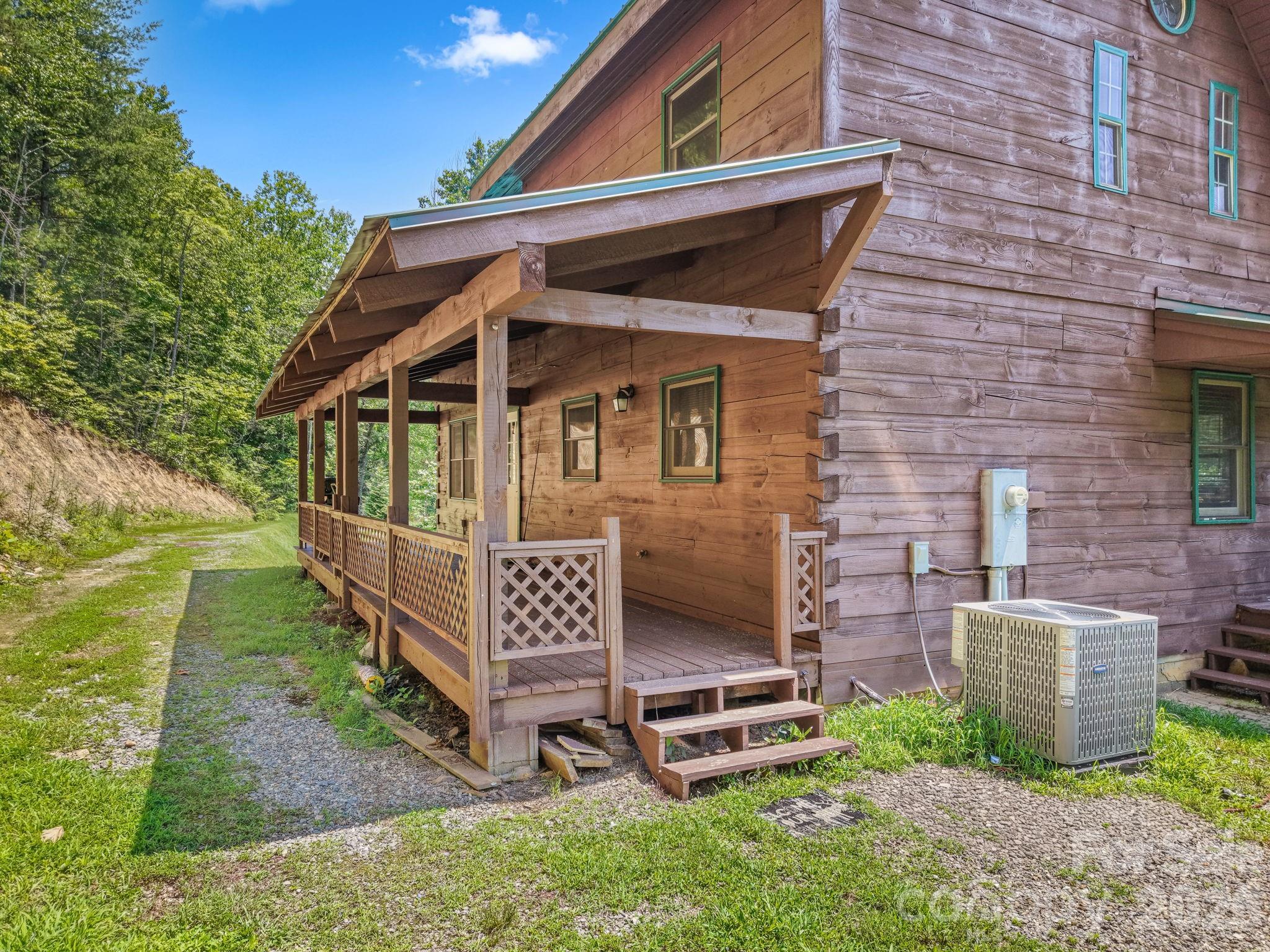 2560 Round Hill Road Property Photo 39