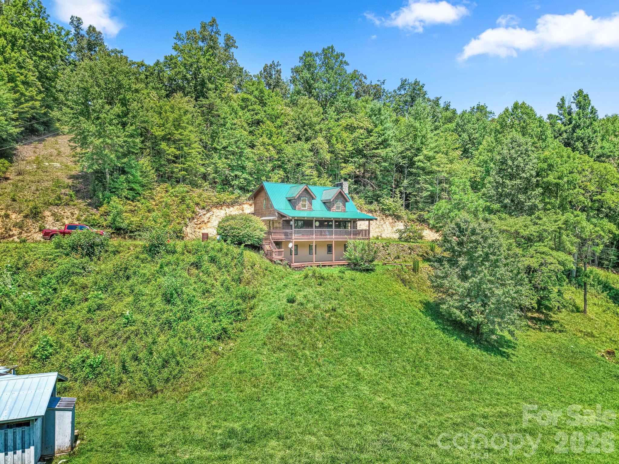 2560 Round Hill Road Property Photo 43