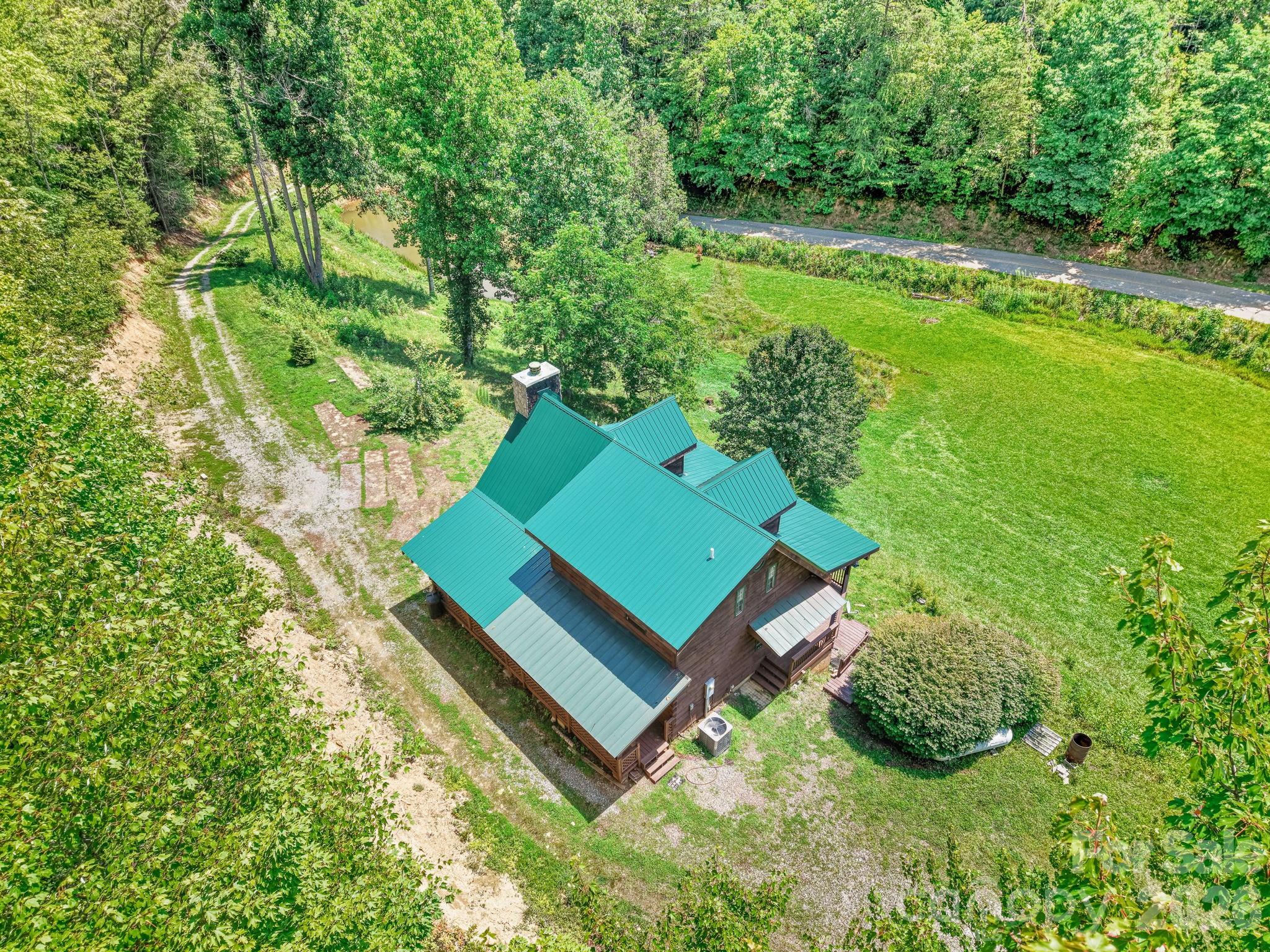 2560 Round Hill Road Property Photo 44