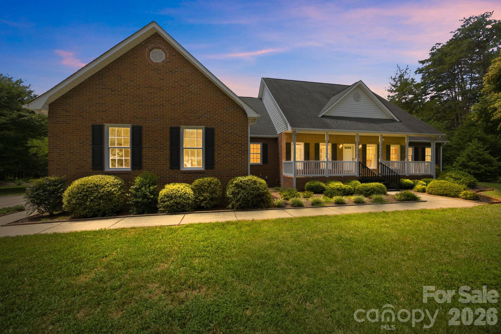 182 Robert Drive Property Photo 1