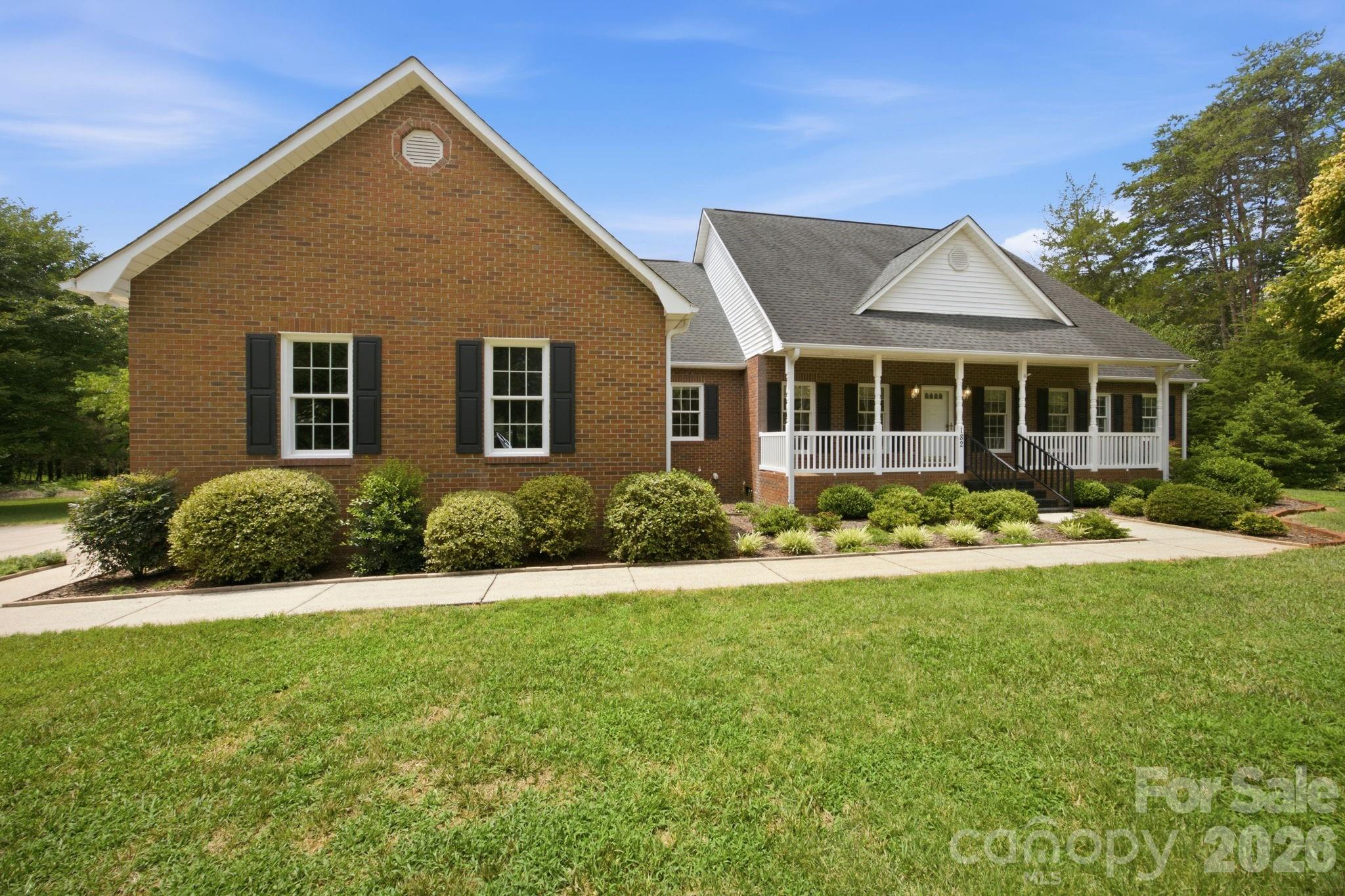 182 Robert Drive Property Photo 4