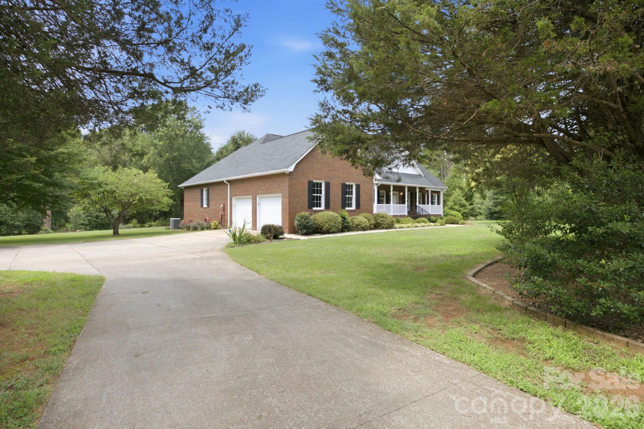 182 Robert Drive Property Photo 6