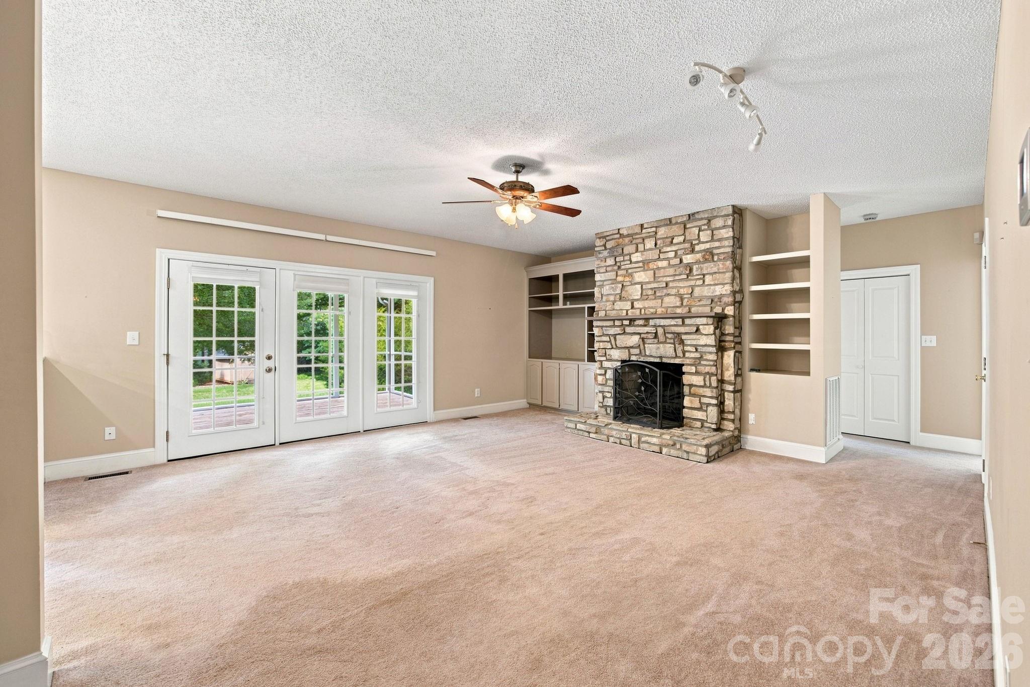 182 Robert Drive Property Photo 13
