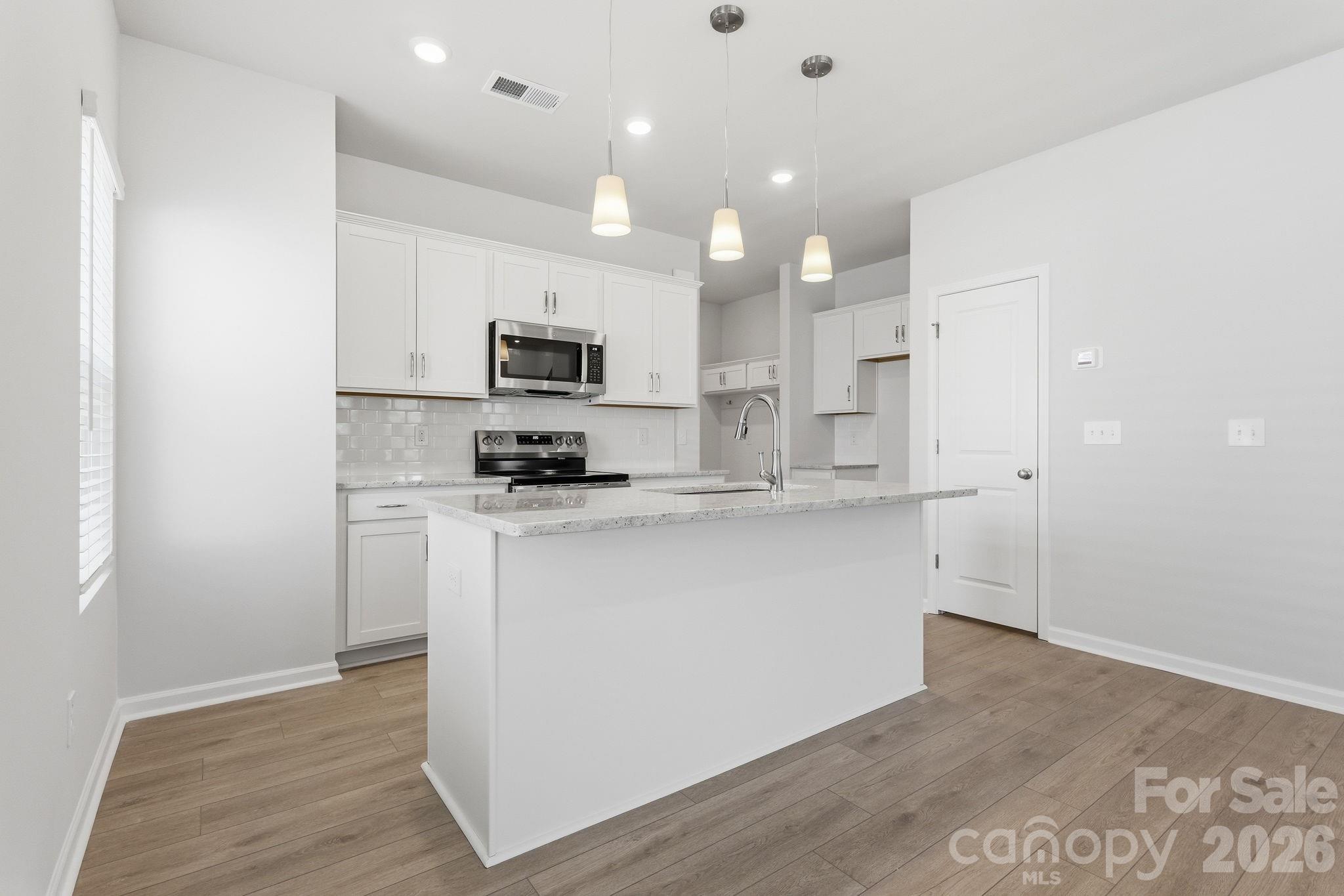 4636 Lakeview Road Property Photo 4