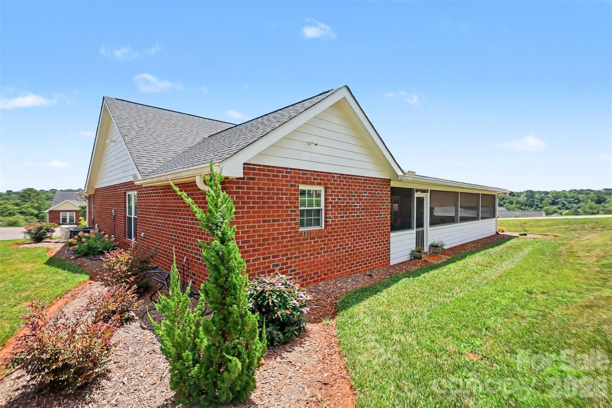 105 Kingston Place Property Photo 32