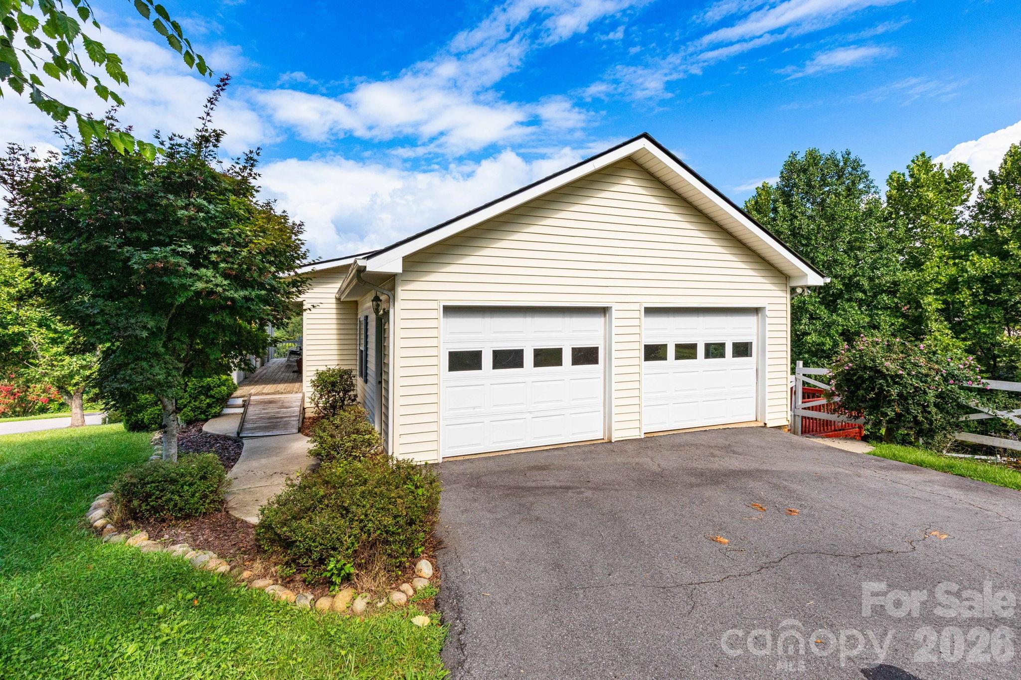 73 Ridge Brook Drive Property Photo 4