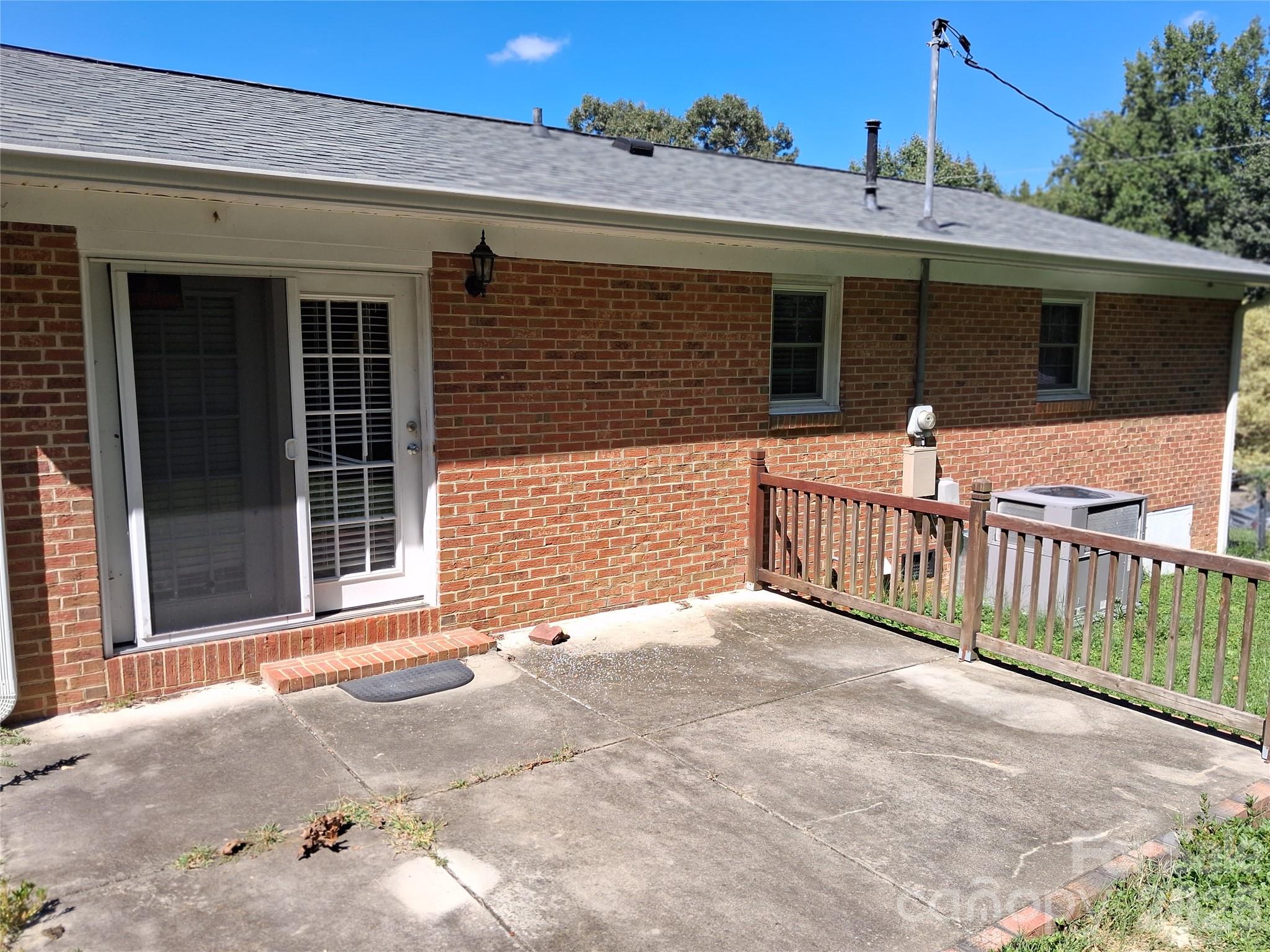 394 Efird Street Property Photo 3