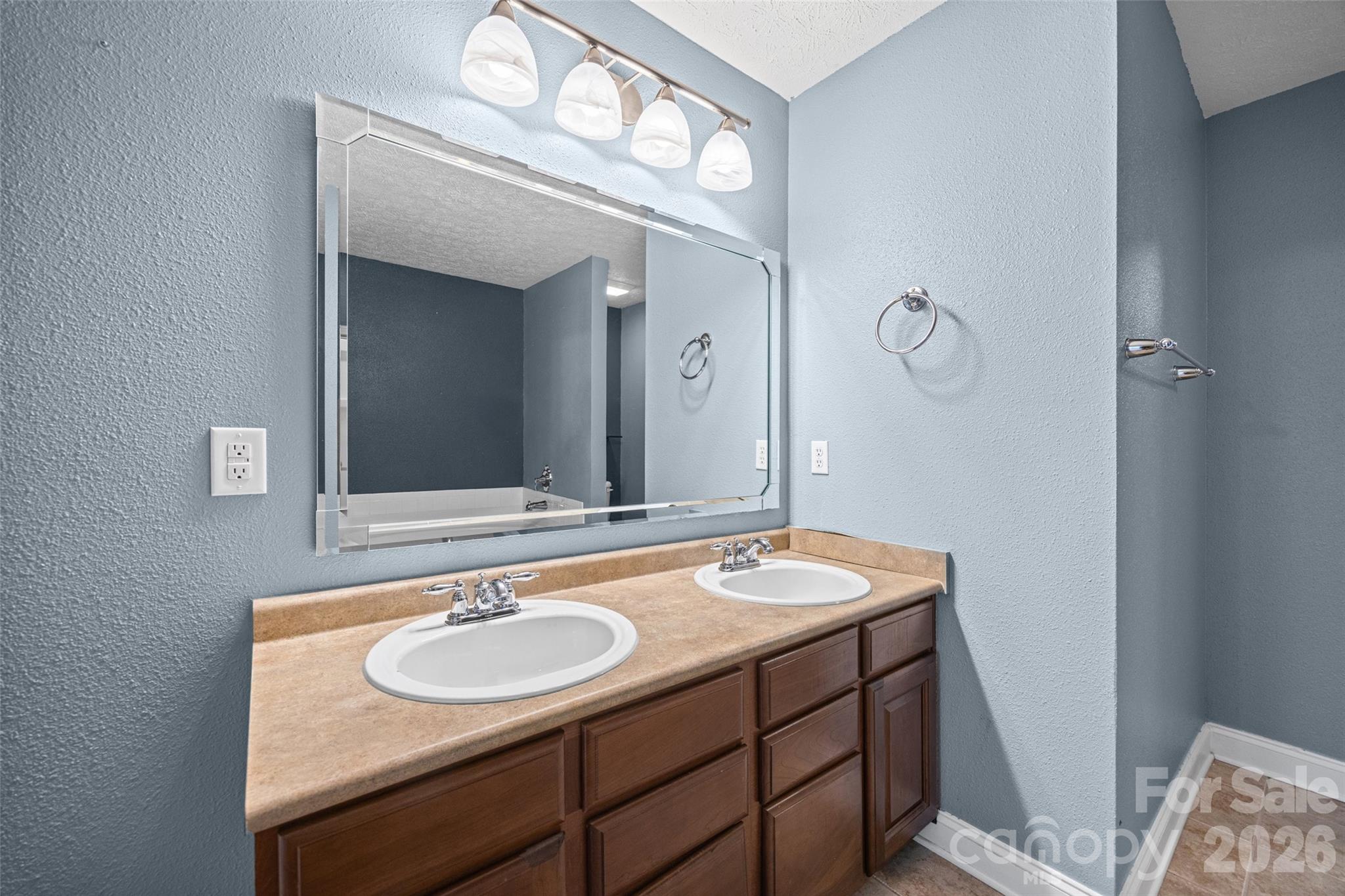 3990 Long Leaf Court Property Photo 24