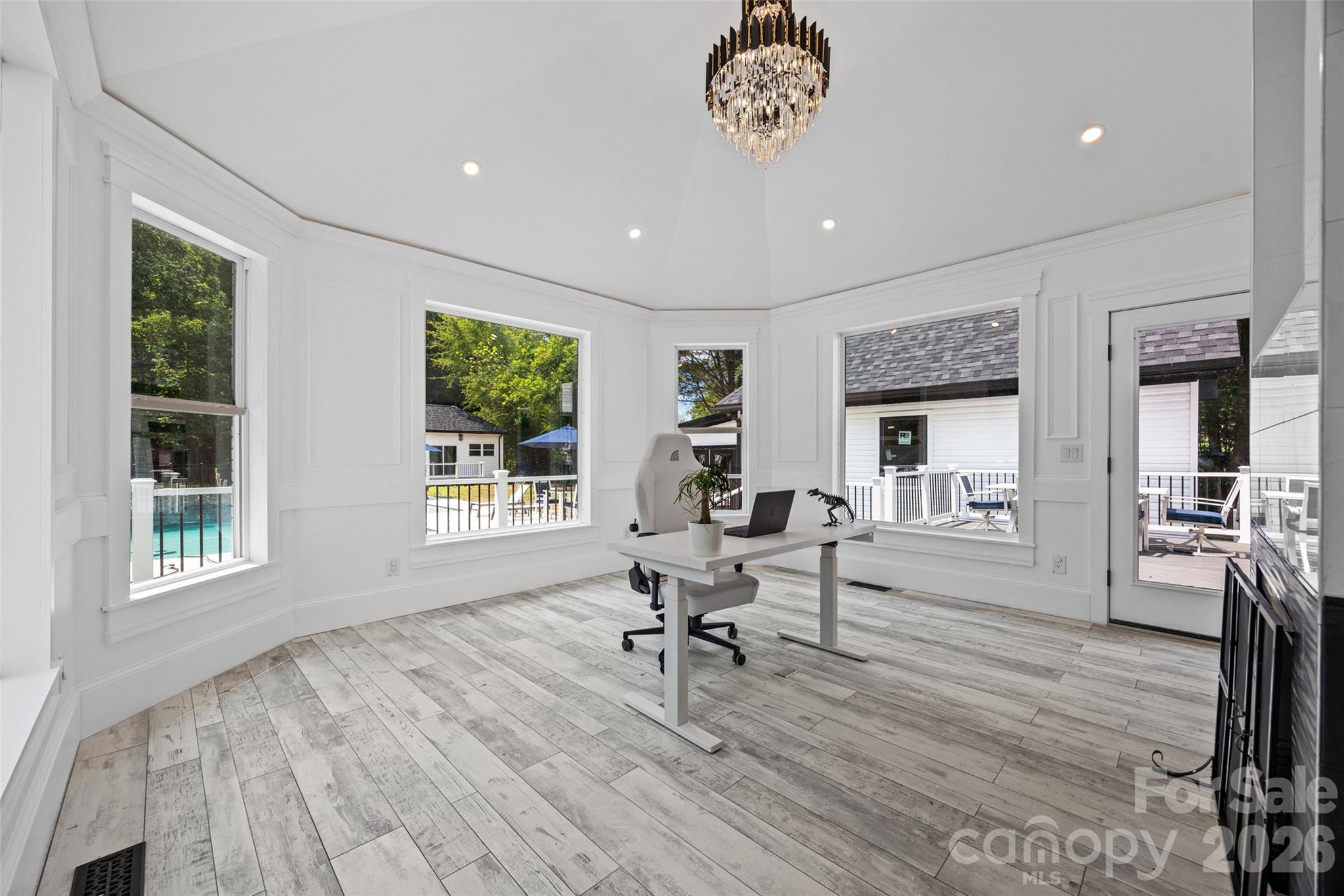 9827 Potter Road Property Photo 8