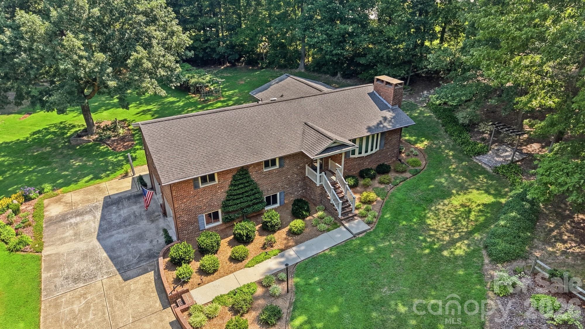 20157 Old Concord Road Property Photo 1