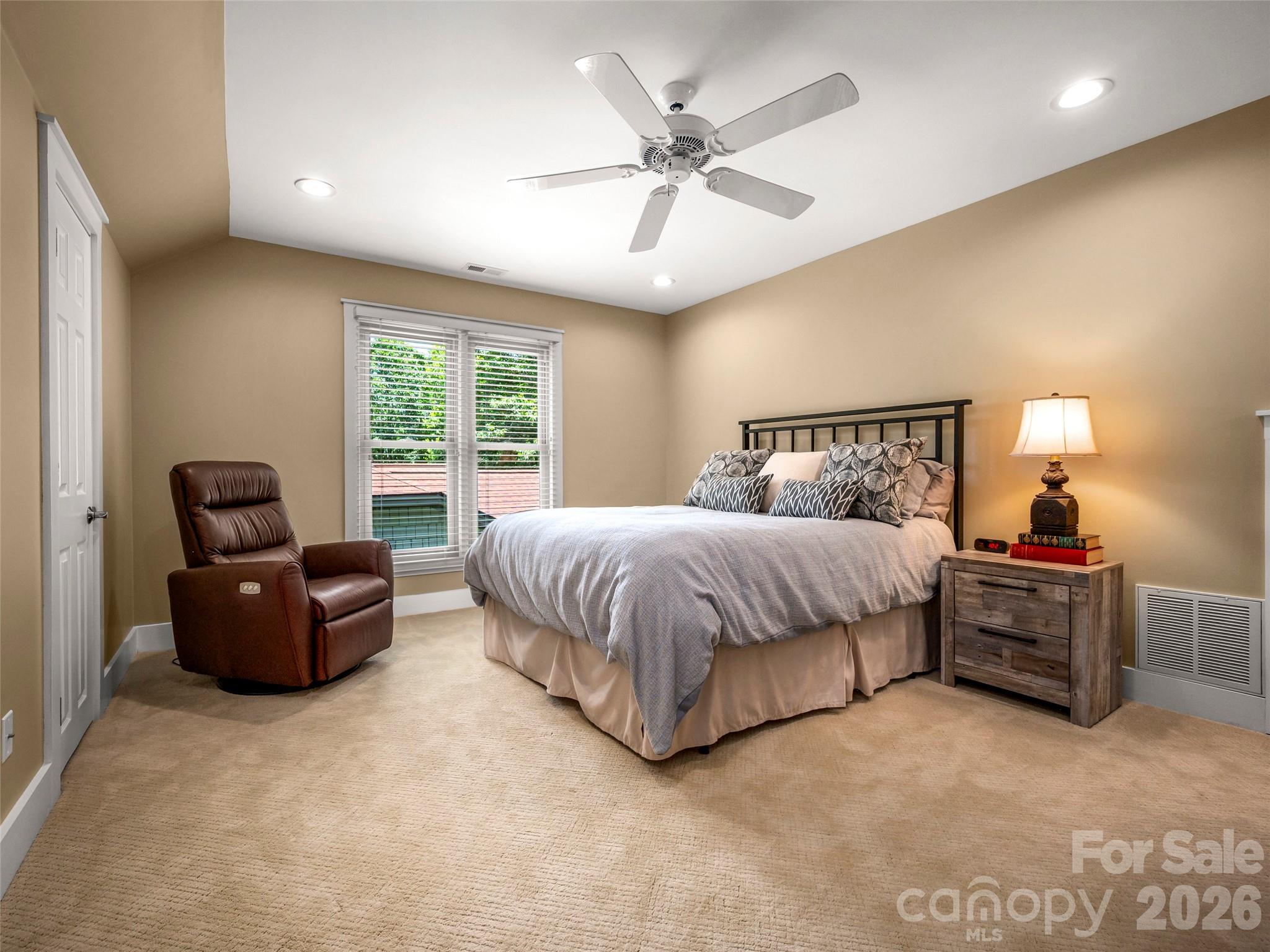 16 Lacoste Drive Property Photo 36