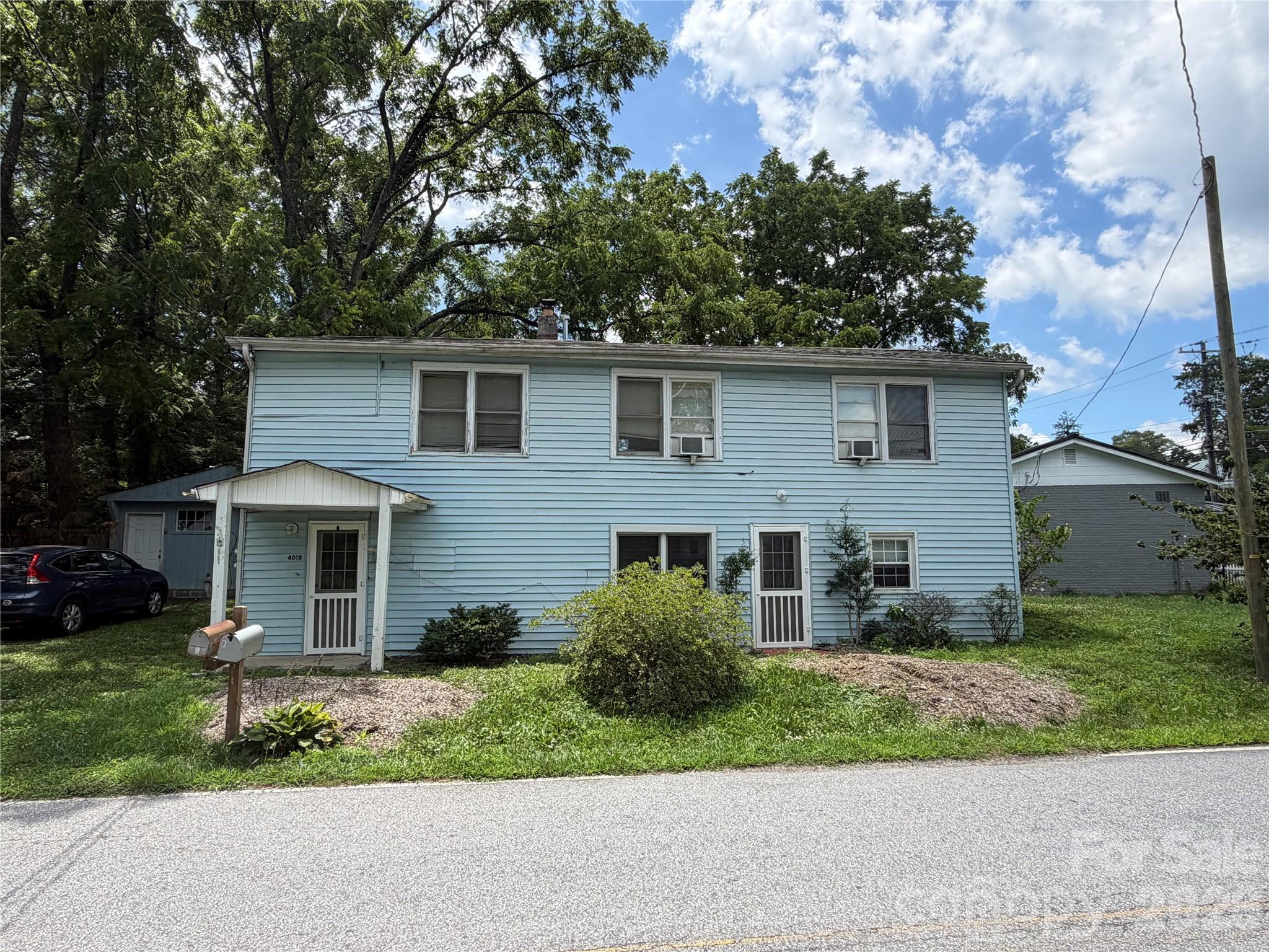 401 N Lakeside Drive Property Photo 1